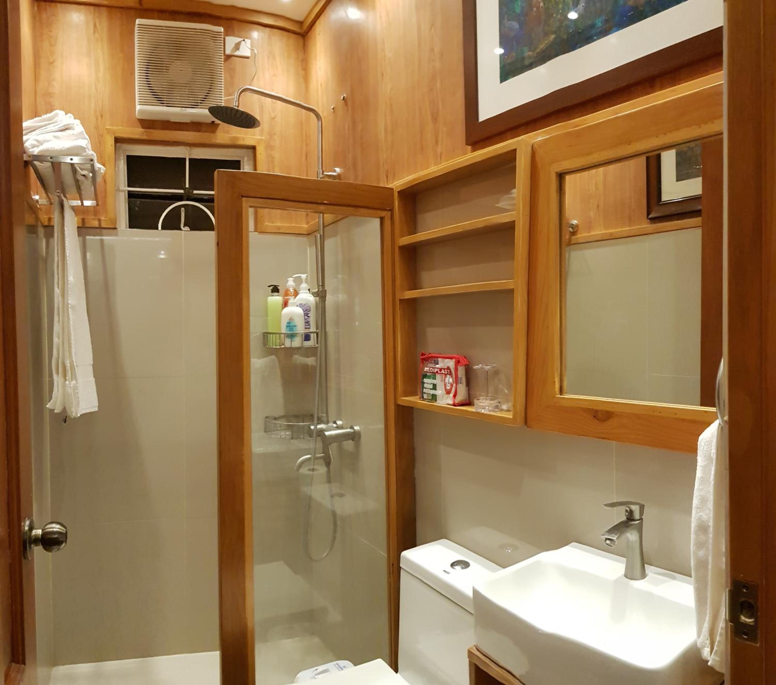 Three-Bedroom House - Photo 8