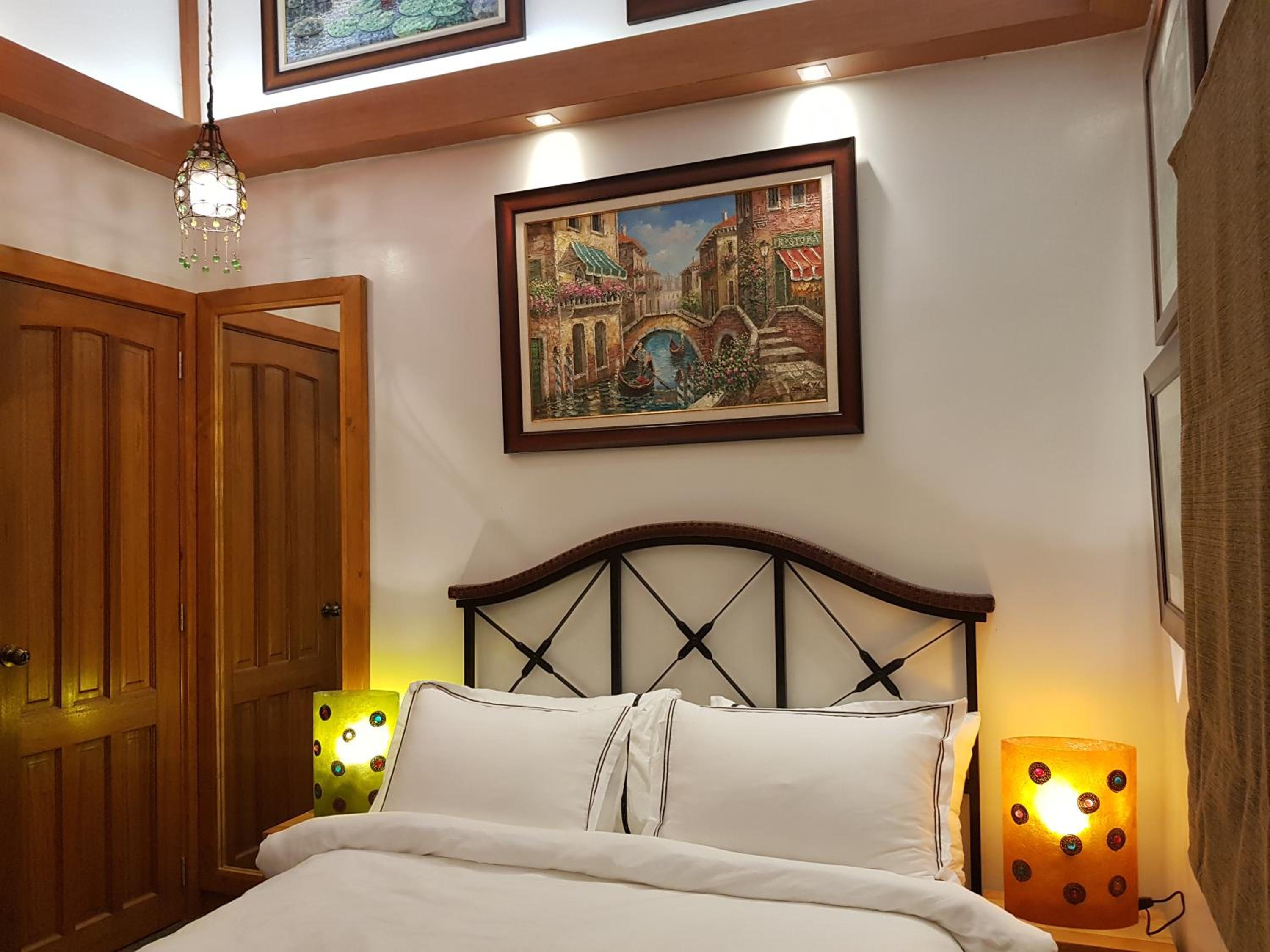 Three-Bedroom House - Photo 10