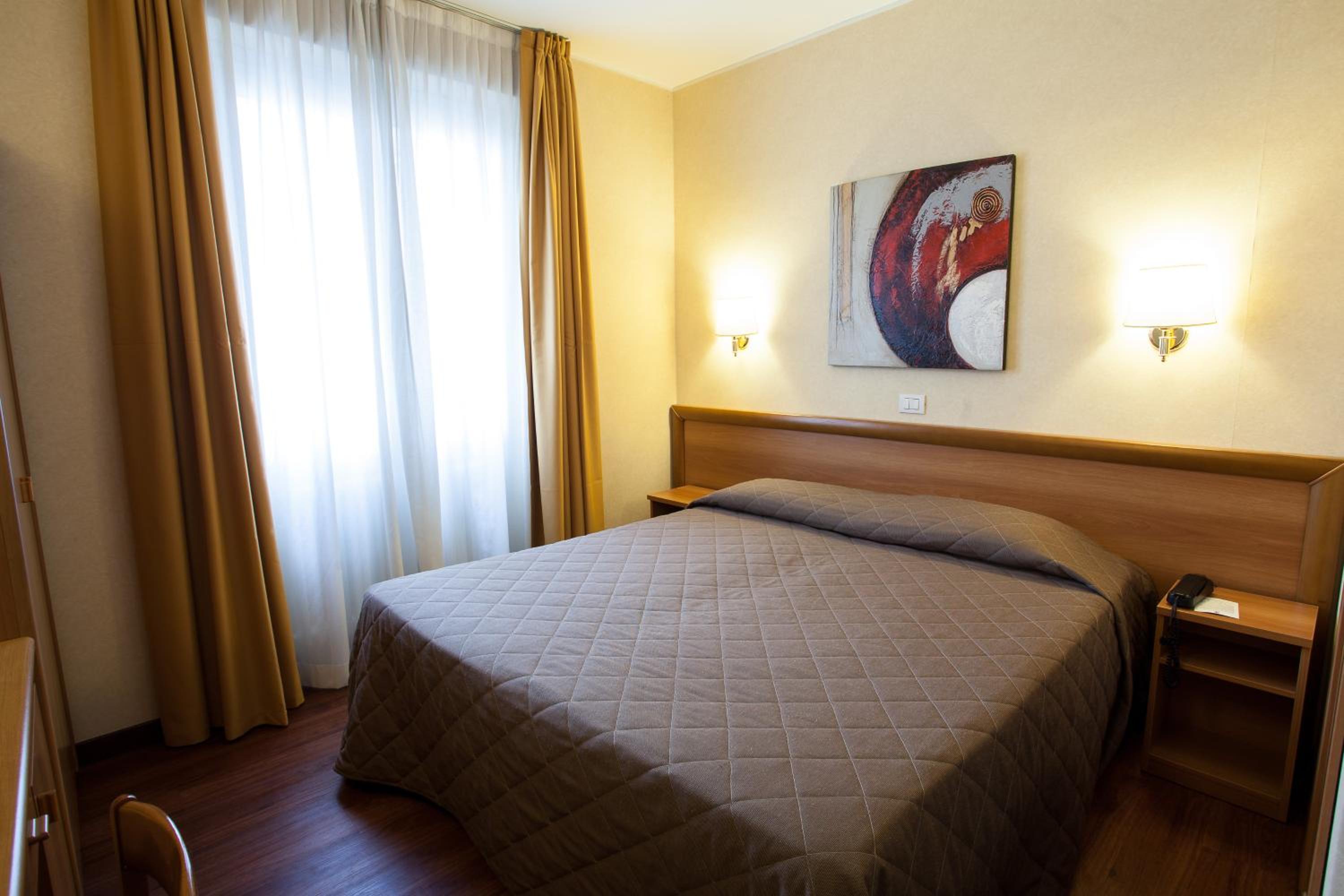 Double Room - Photo 7