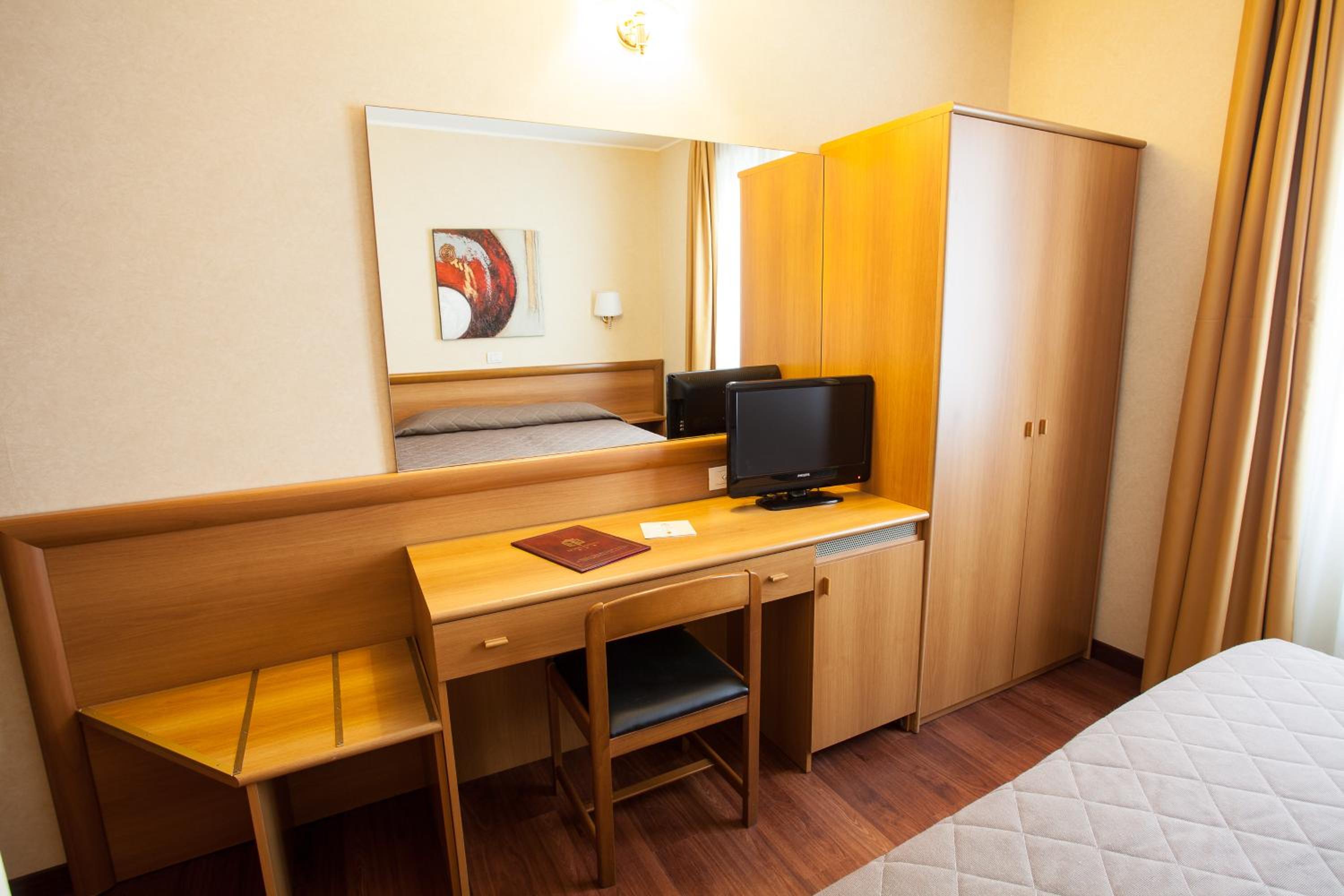 Single Room photo 2