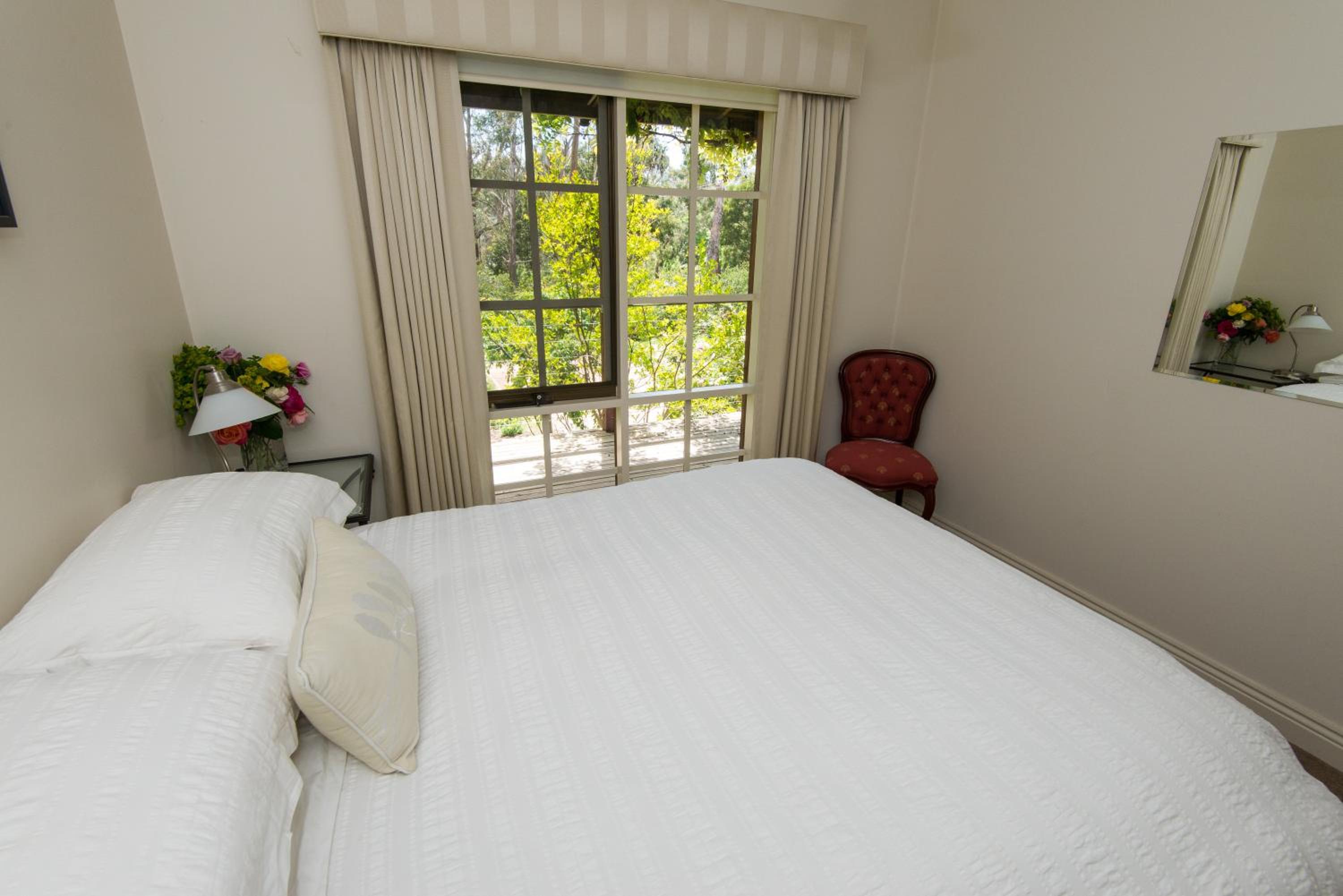 Queen Room with Garden View photo 2
