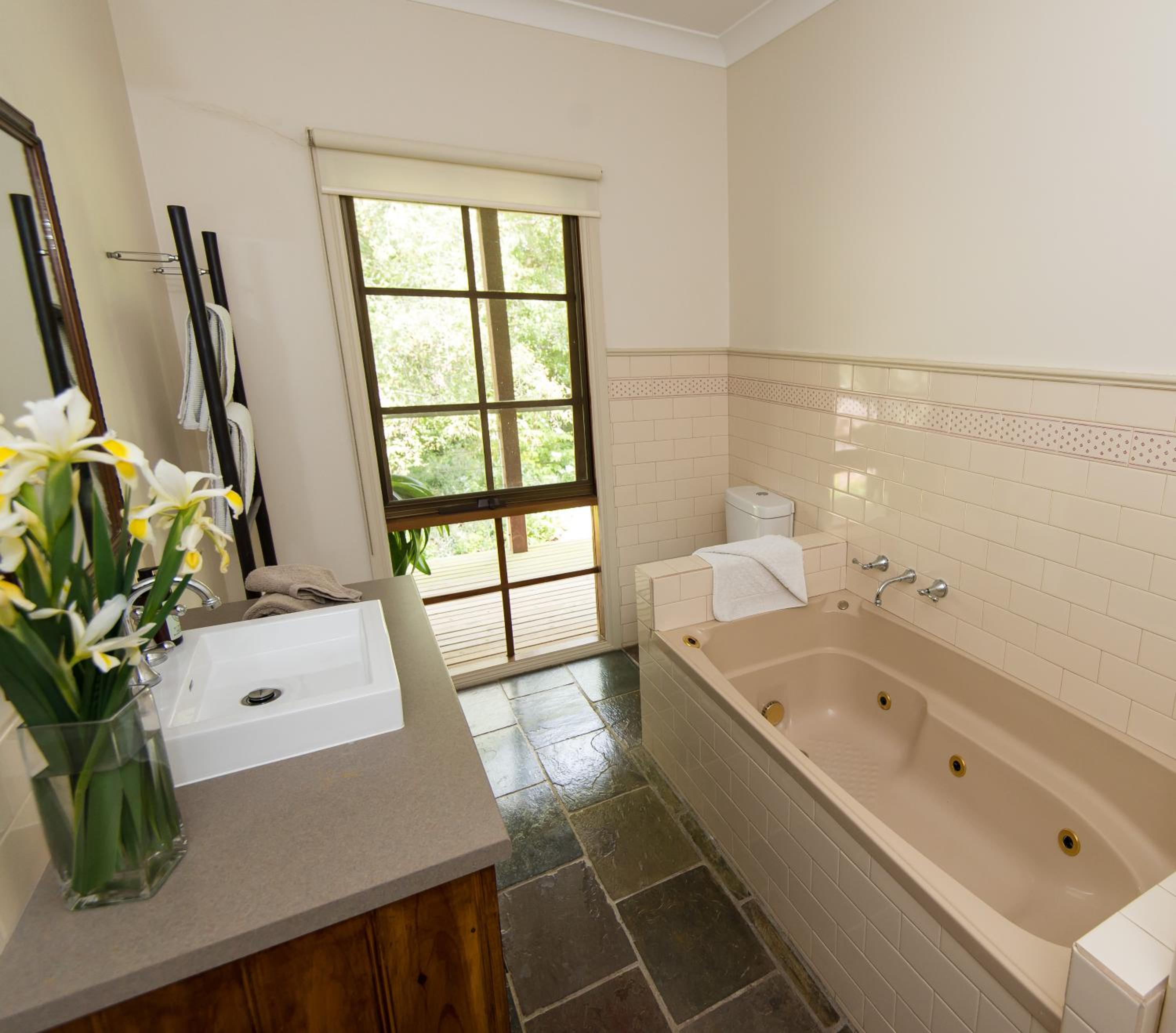 Deluxe King Suite photo 2