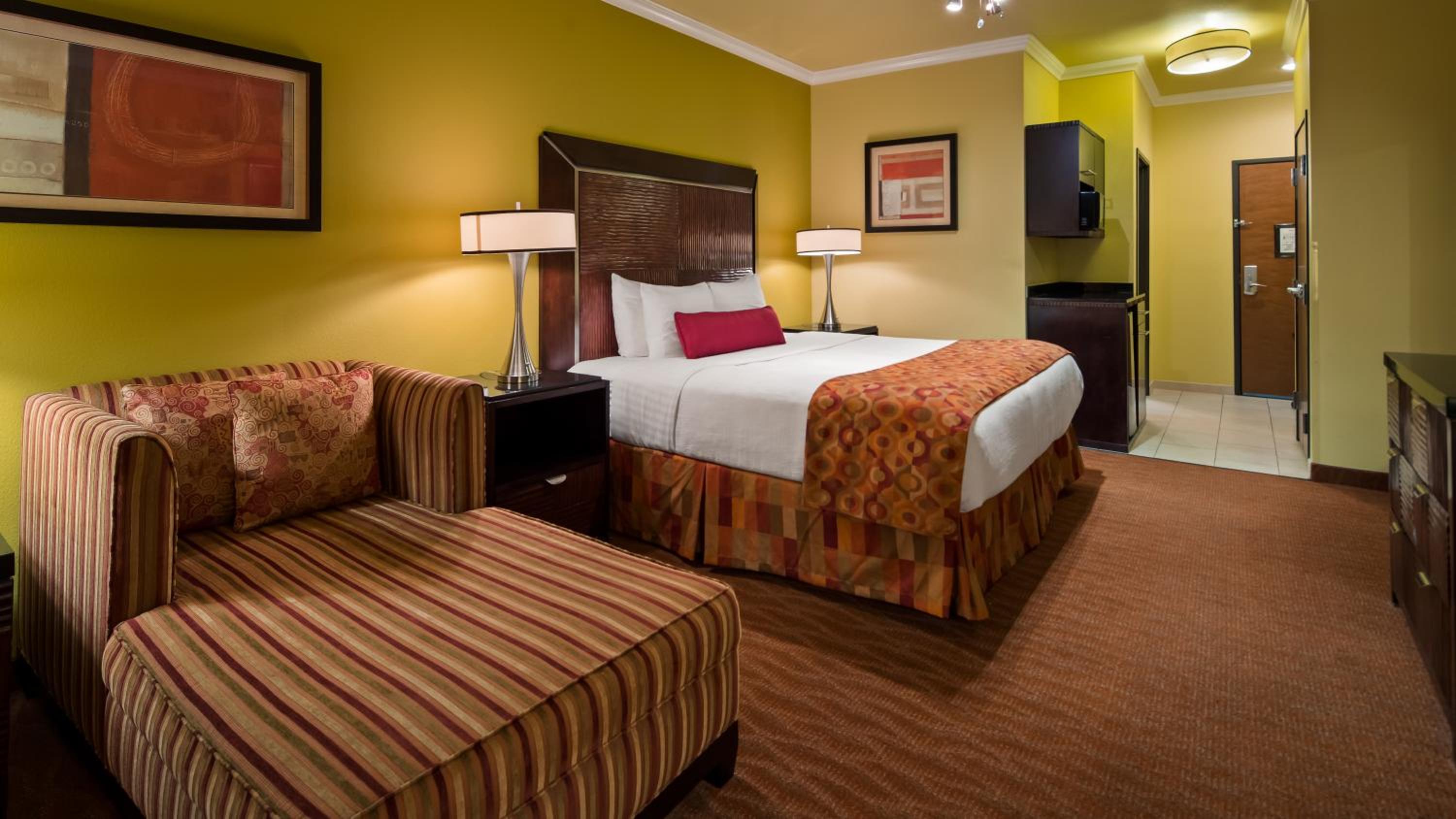 King Room with Roll-in Shower - Disability Access/Non-Smoking