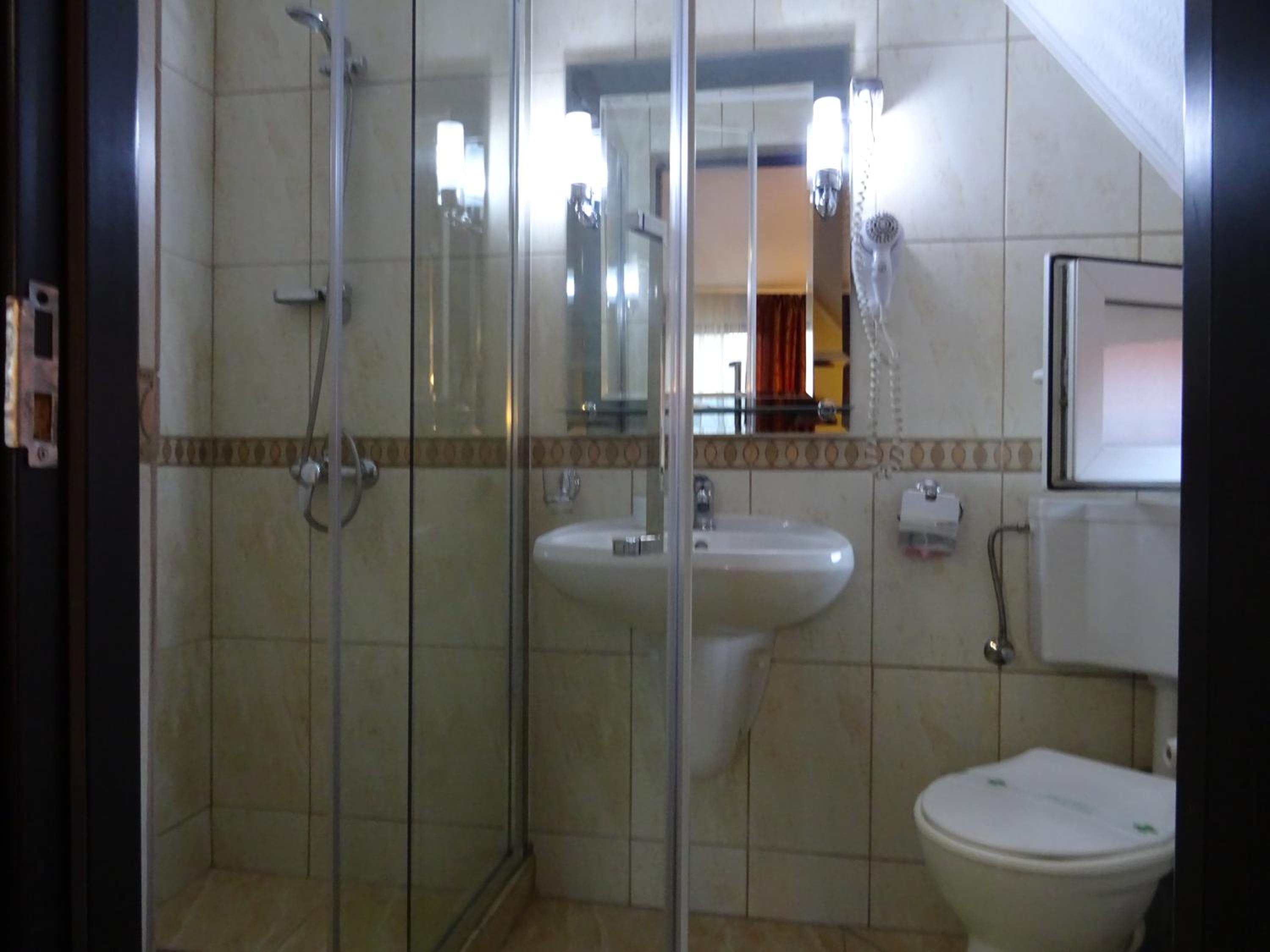 Double or Twin Room - Photo 22