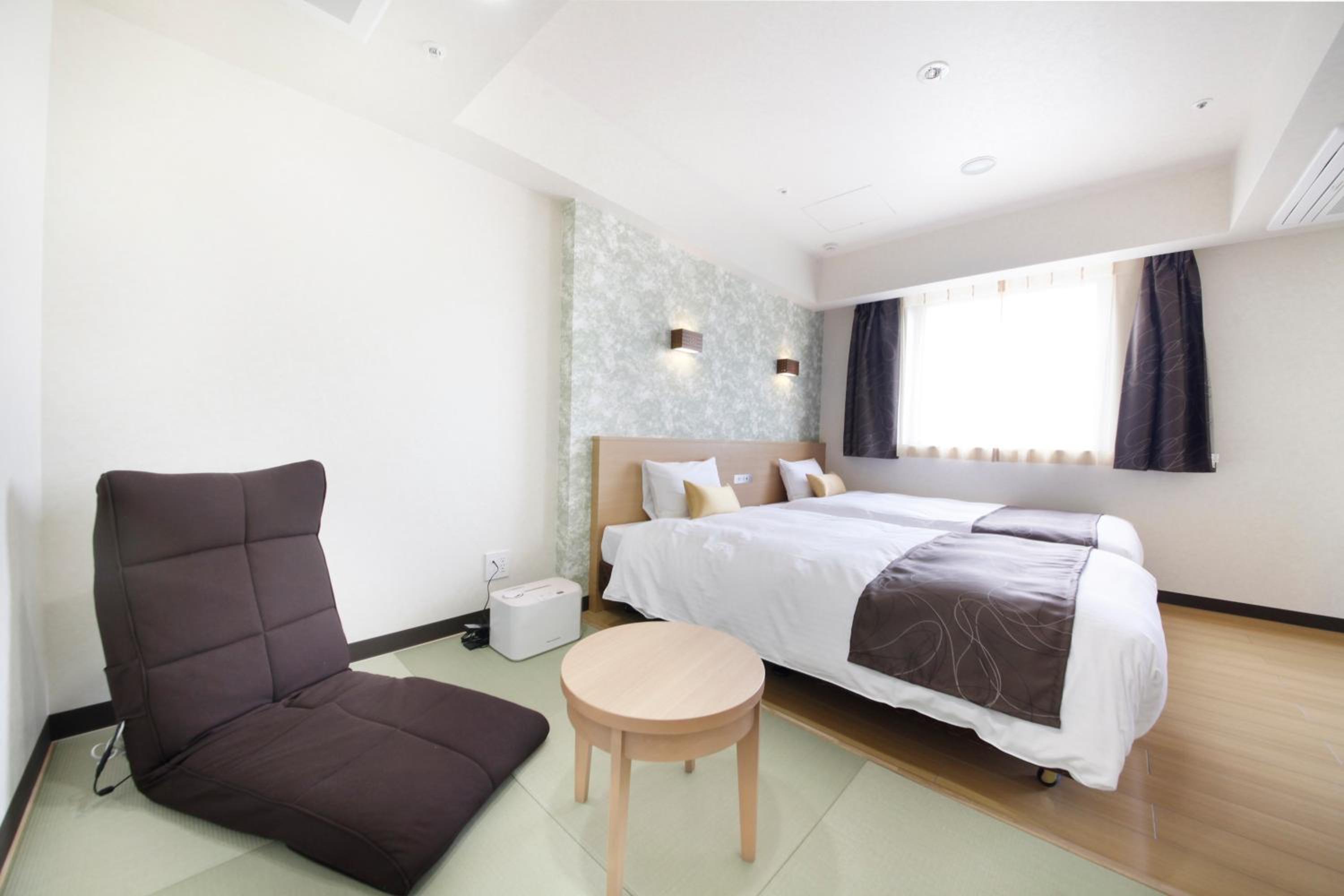 Twin Room - Non-Smoking - Photo 8