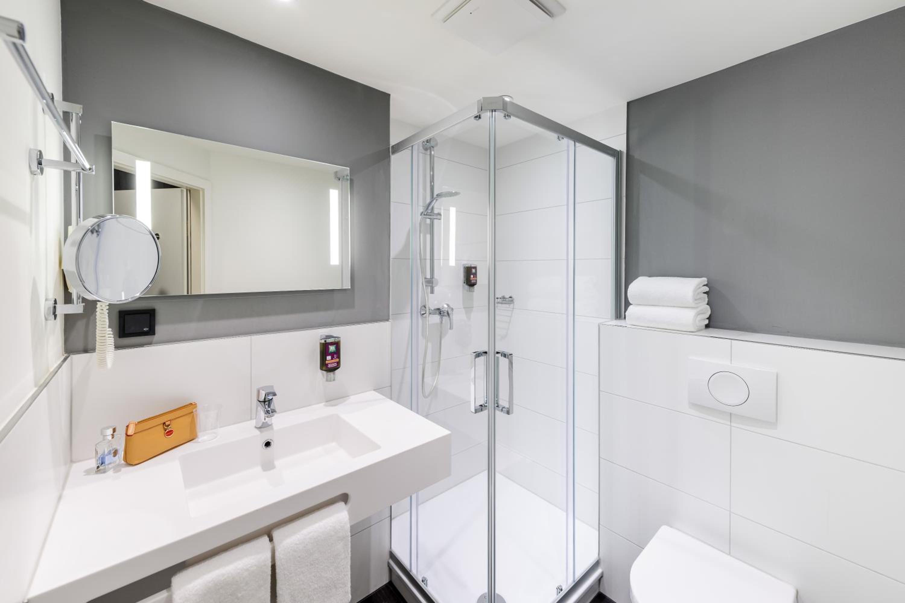 Standard Double Room - Photo 8