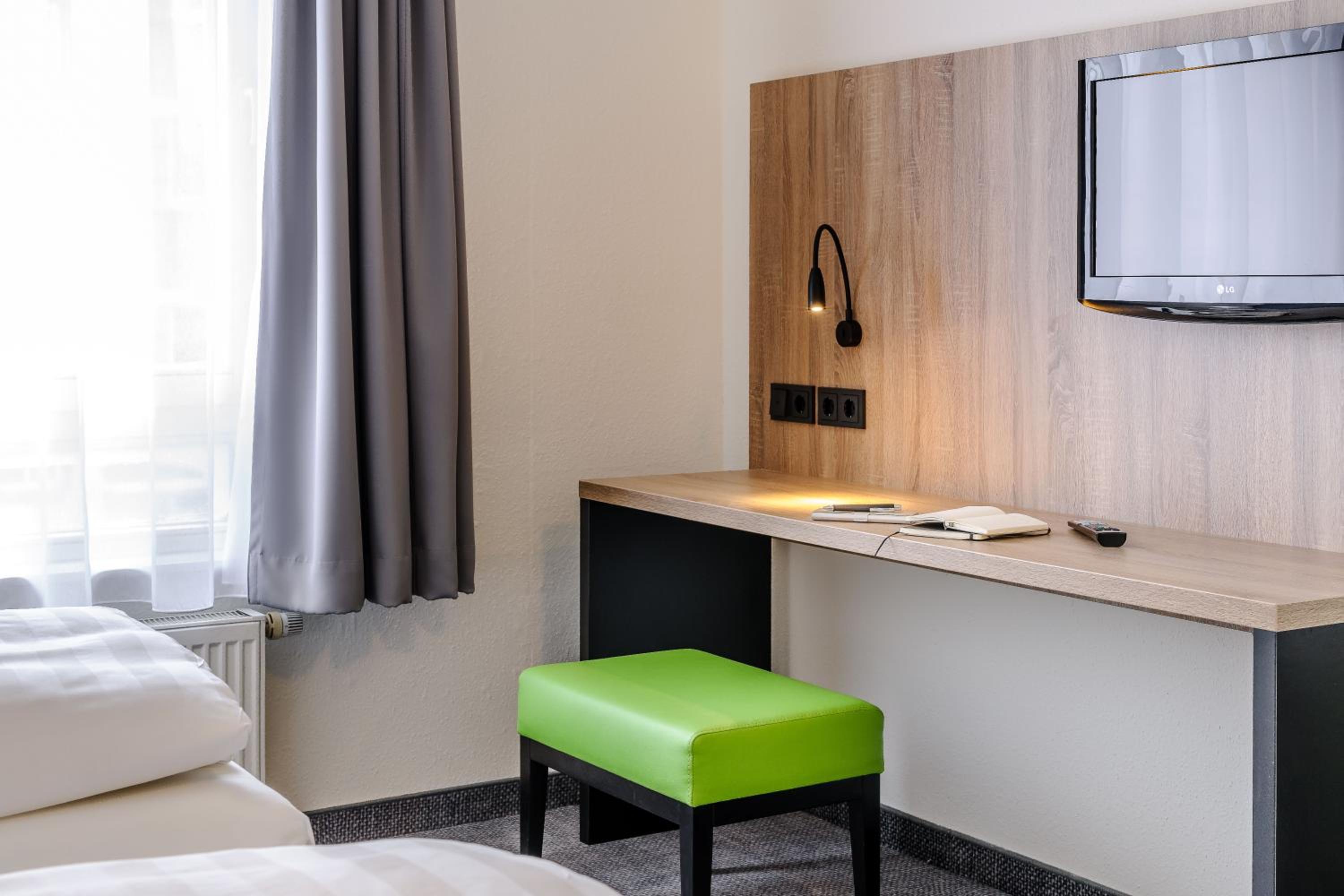 Standard Double Room - Photo 5