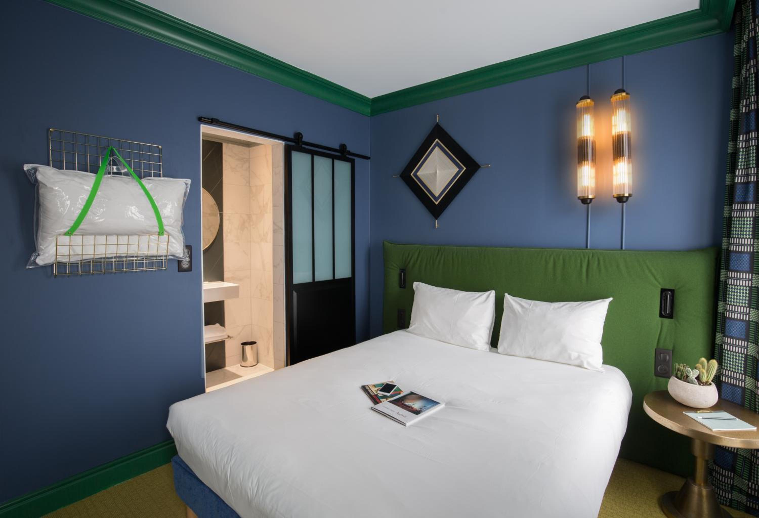 Standard Double Room thumbnail 6