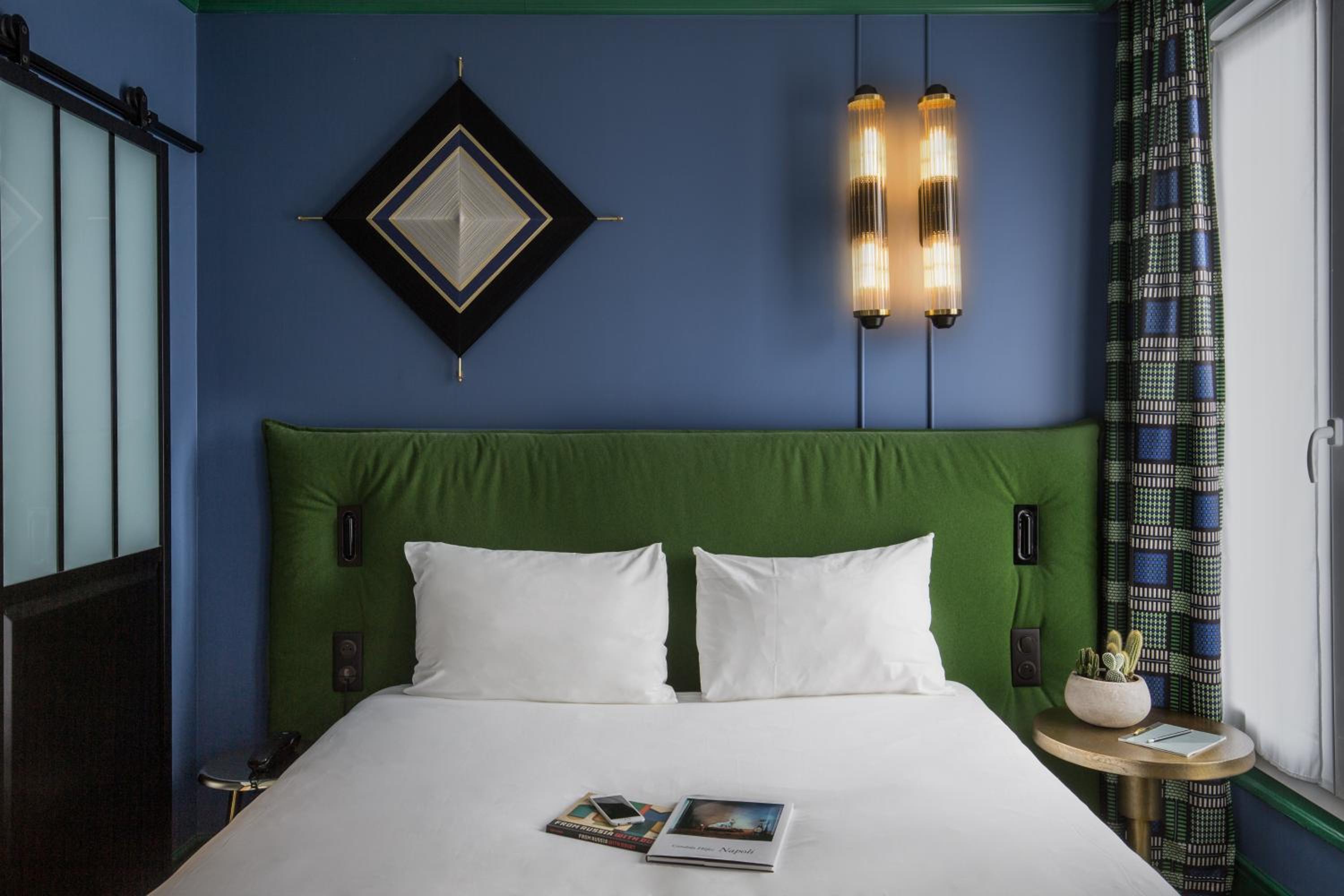 Standard Double Room thumbnail 5