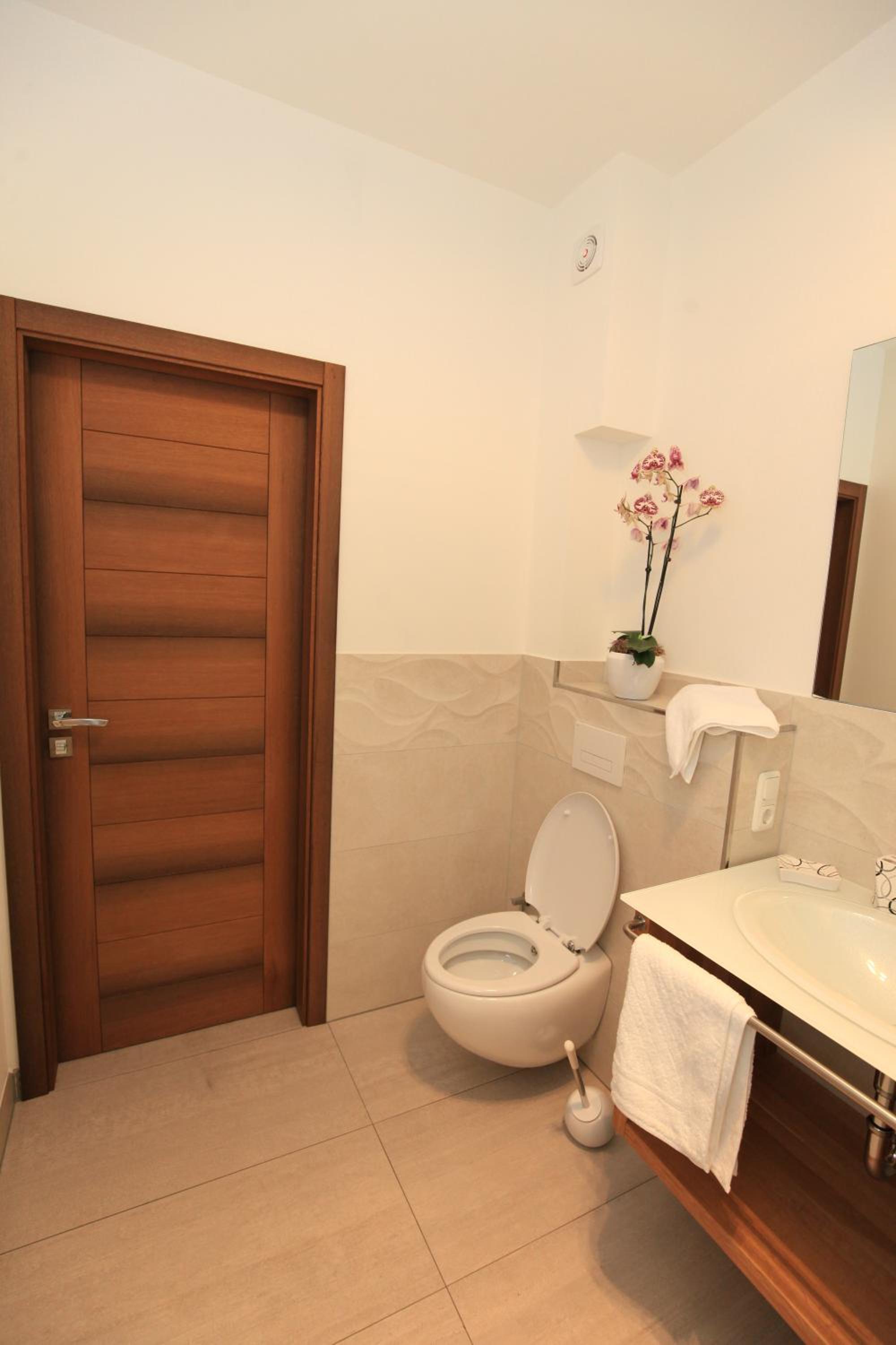 Deluxe Double or Twin Room with Balcony - Photo 10