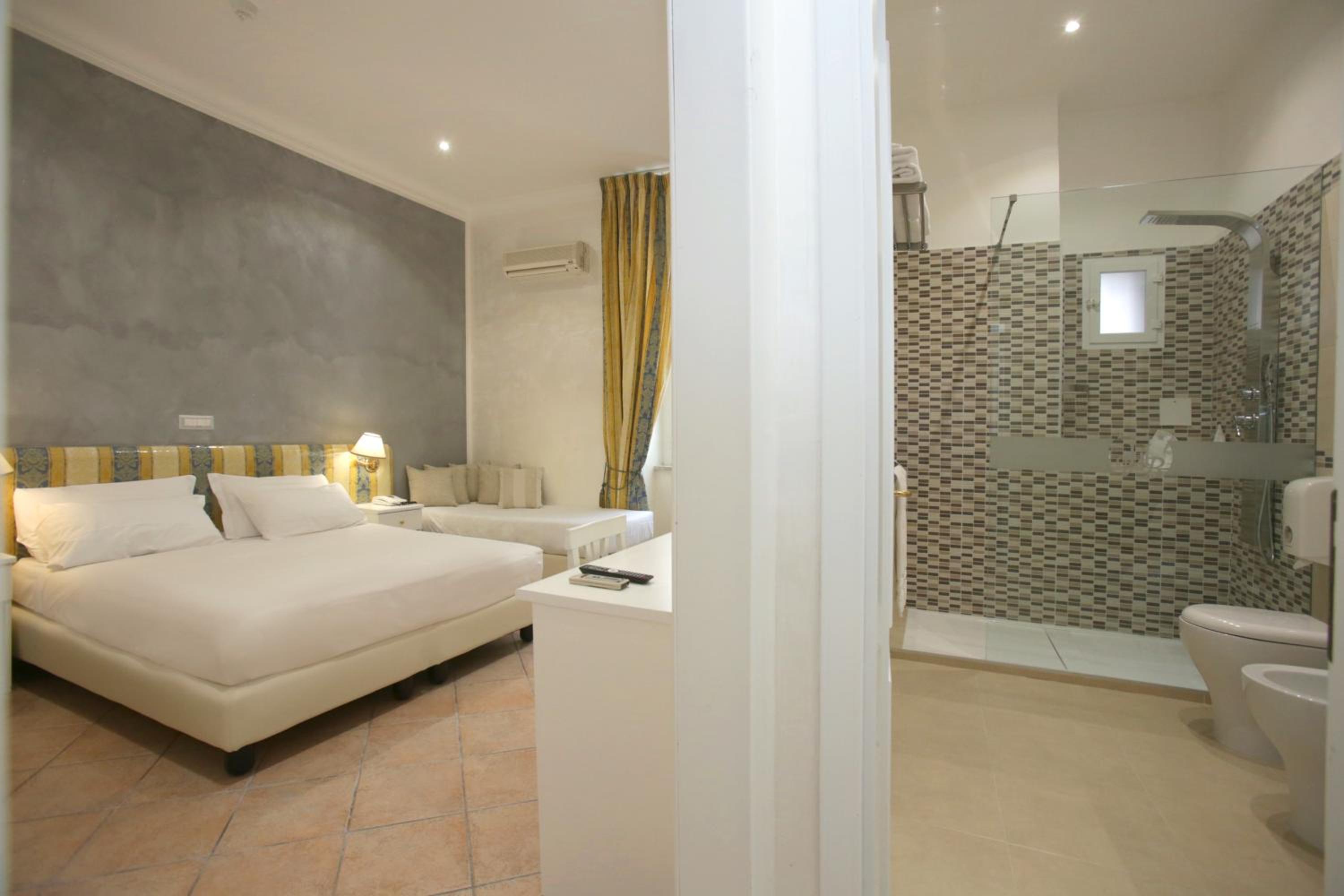 Economy Double Room photo 1
