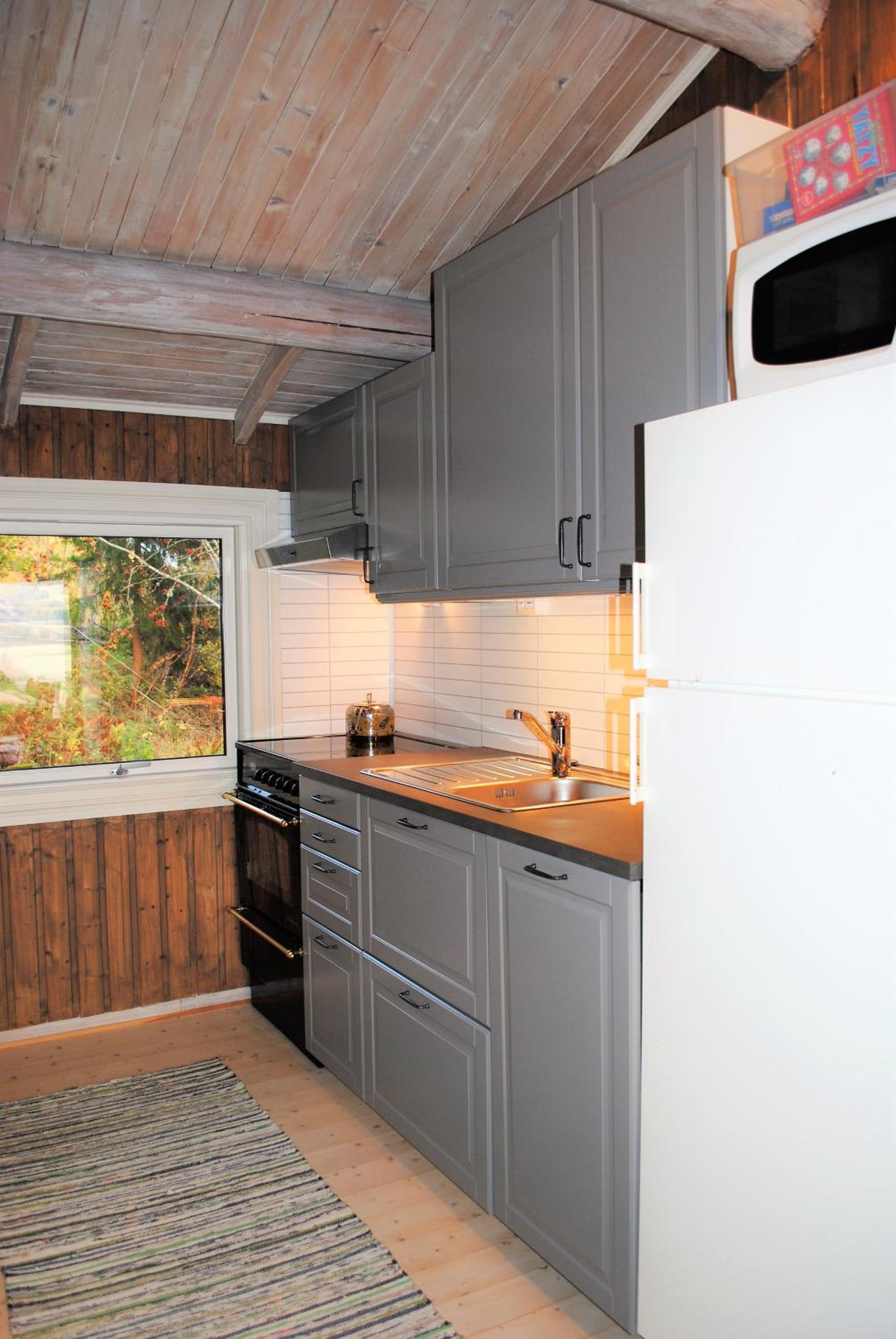 Two-Bedroom House - Photo 1