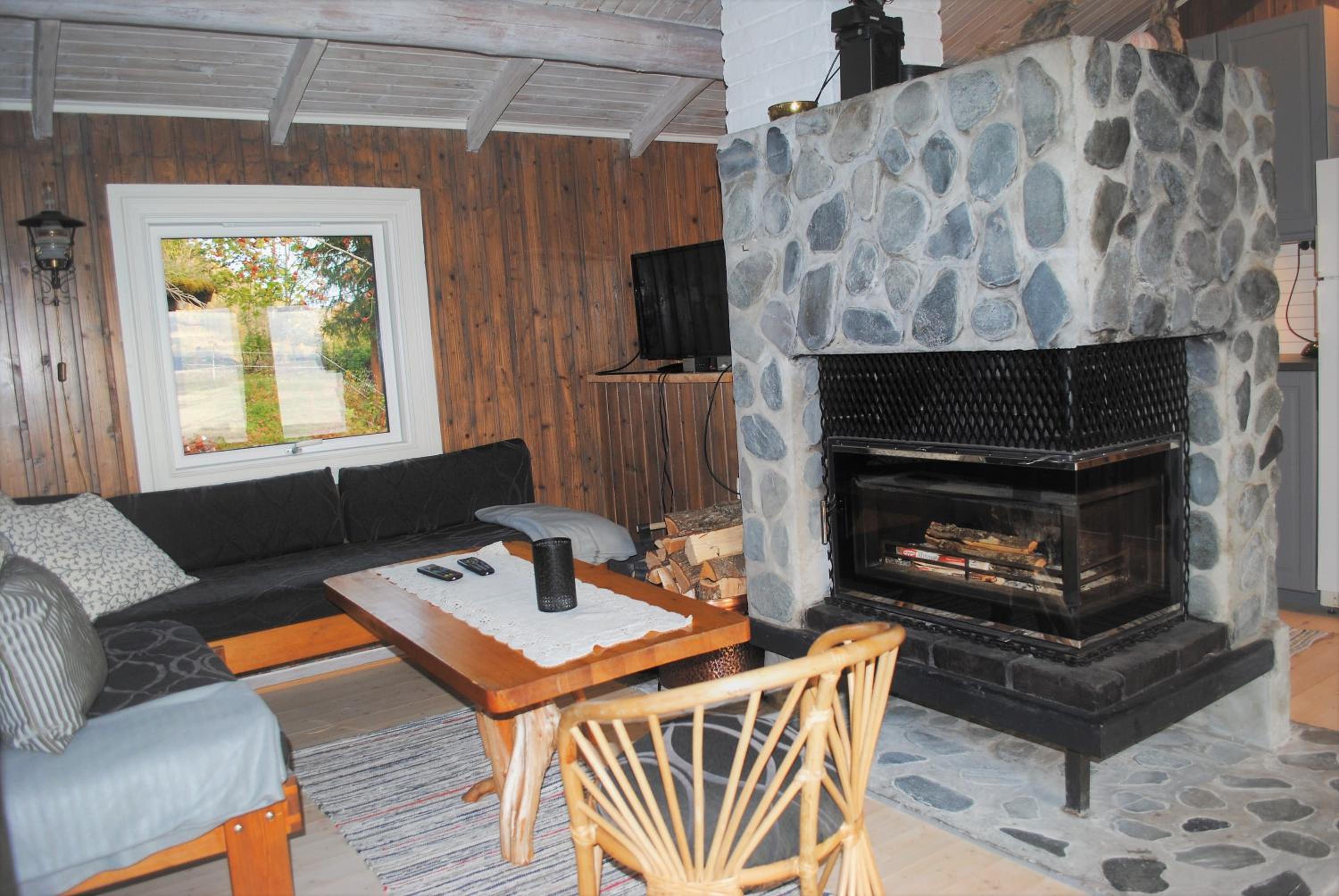 Two-Bedroom House - Photo 5