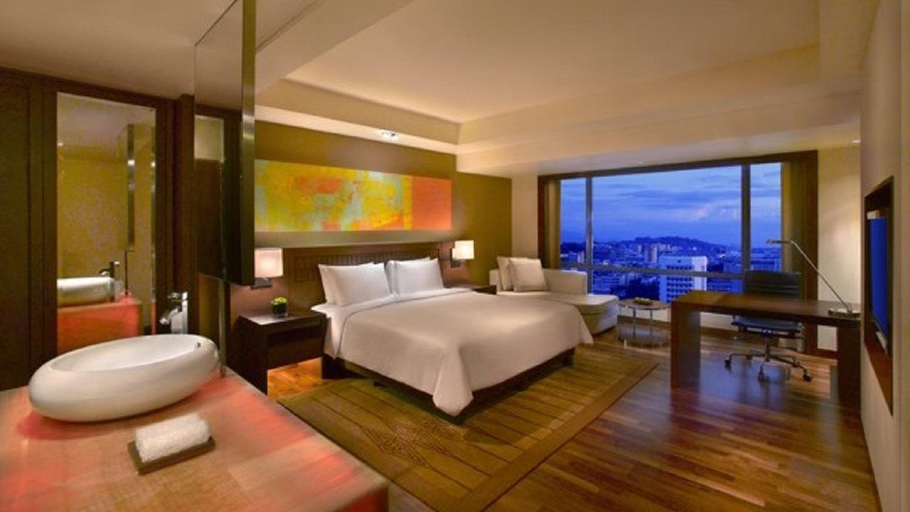 King Room - Club Access - Photo 6