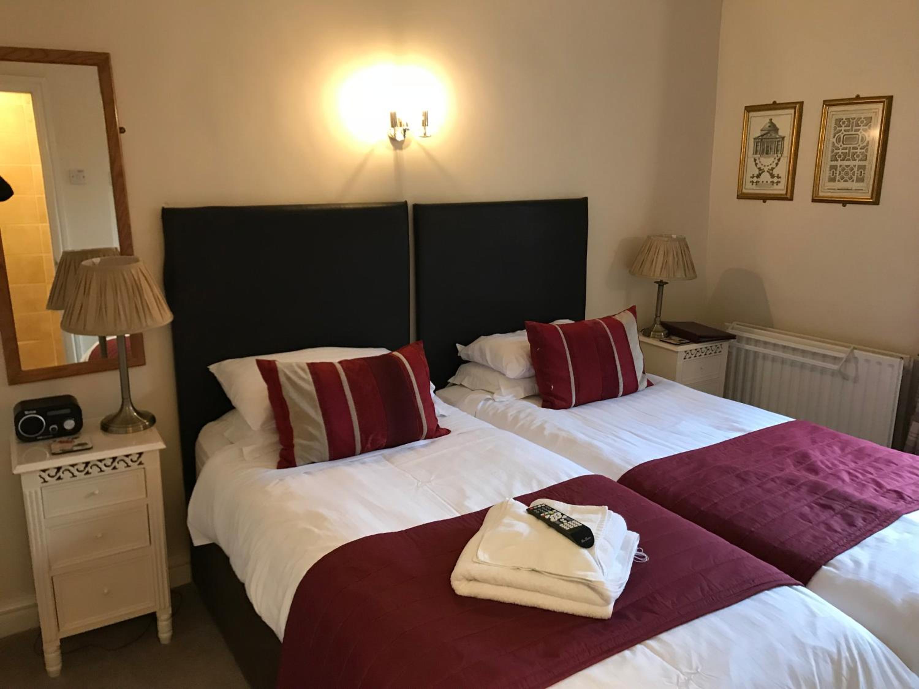 Single Room with Bathroom photo 2