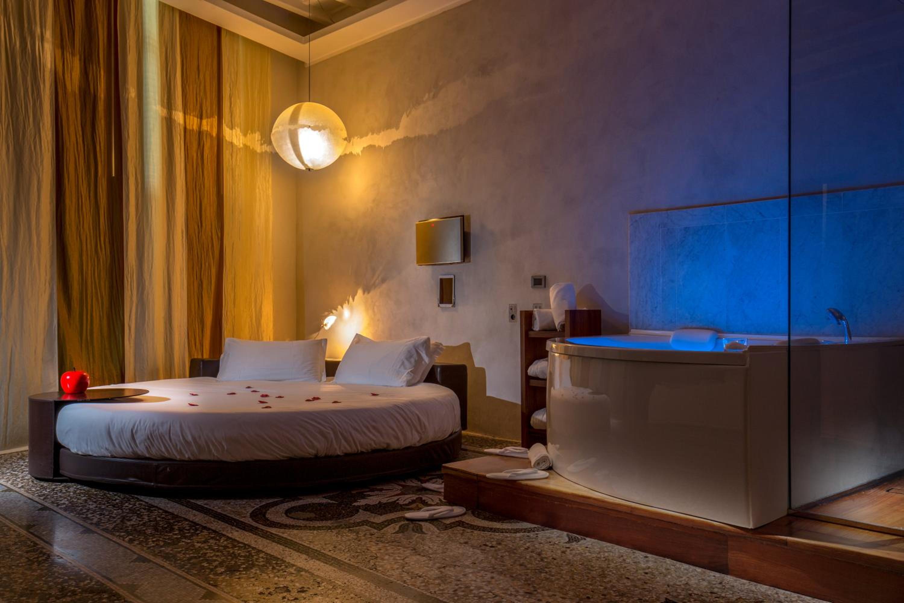 Presidential Suite (2 Adults) photo 3