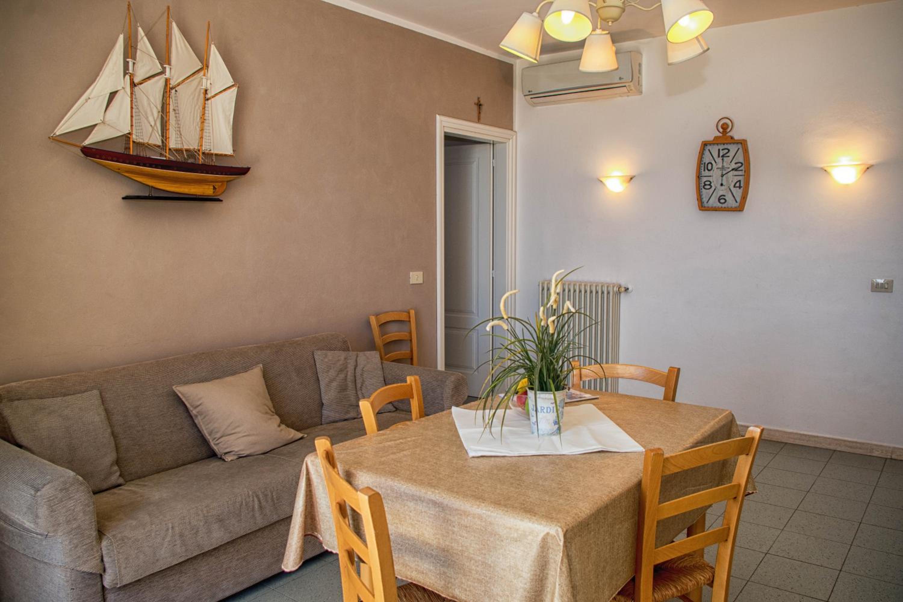 Two-Bedroom Apartment - Photo 2