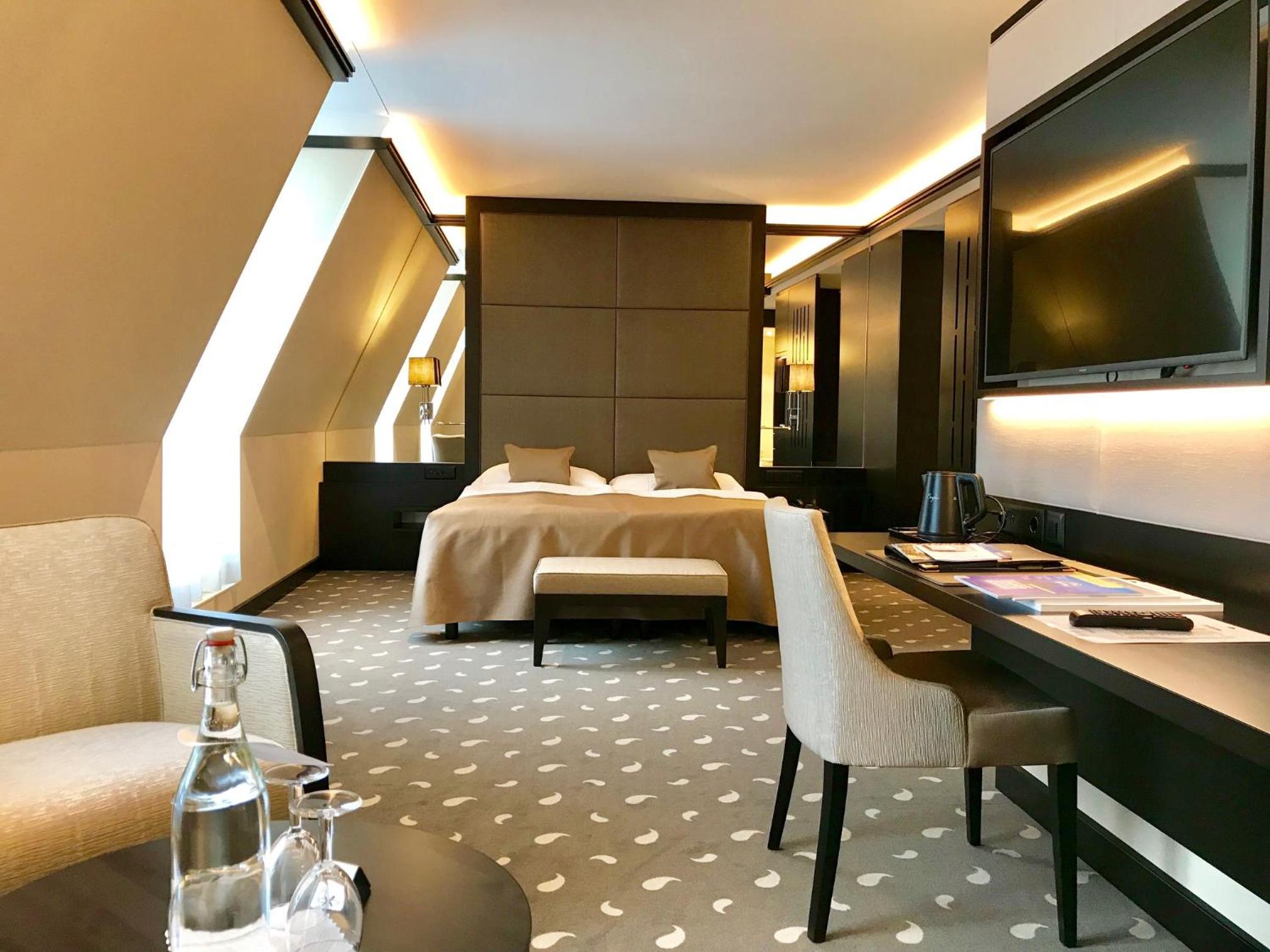 Deluxe Junior Suite - Photo 1