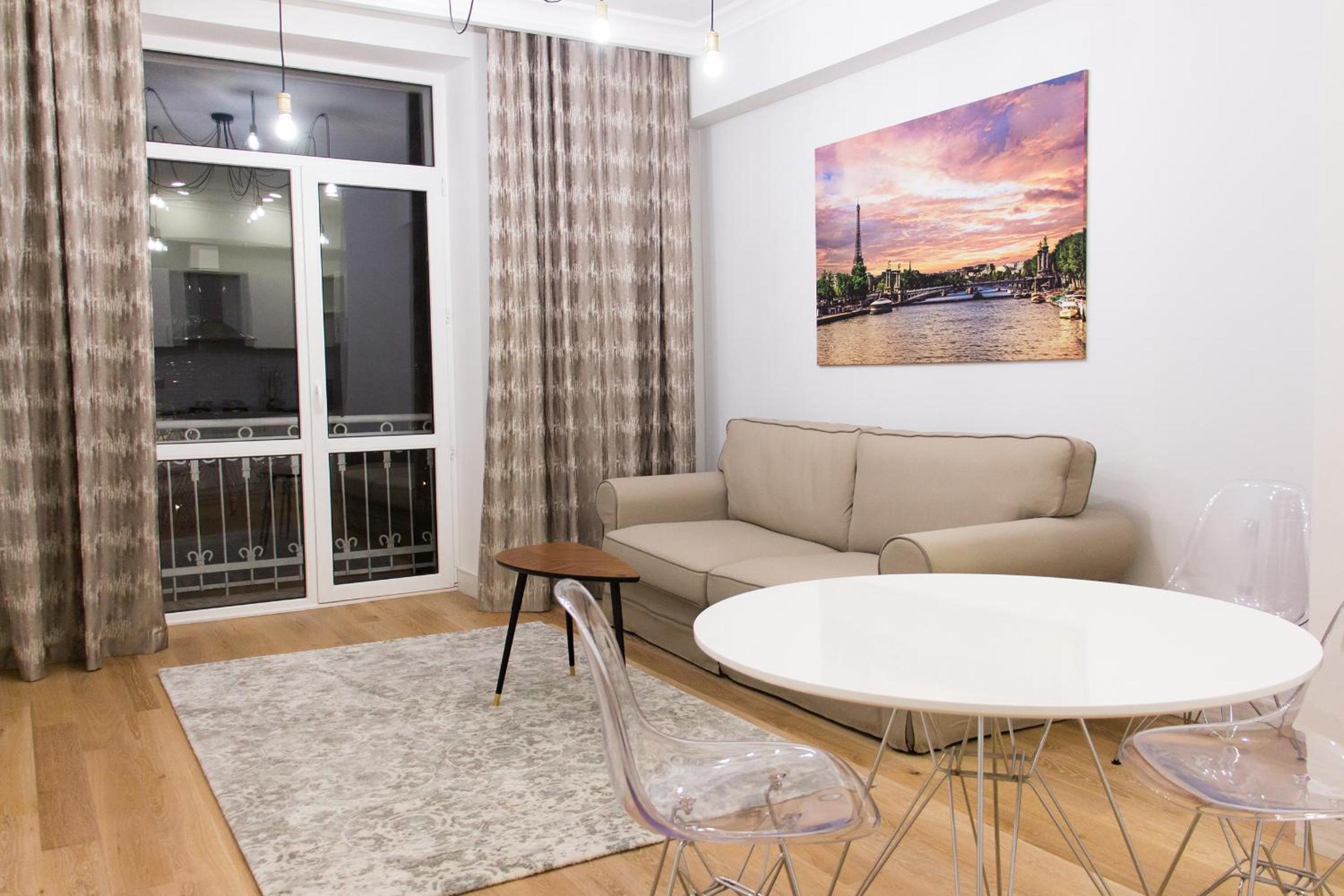 Apartment with Balcony photo 2