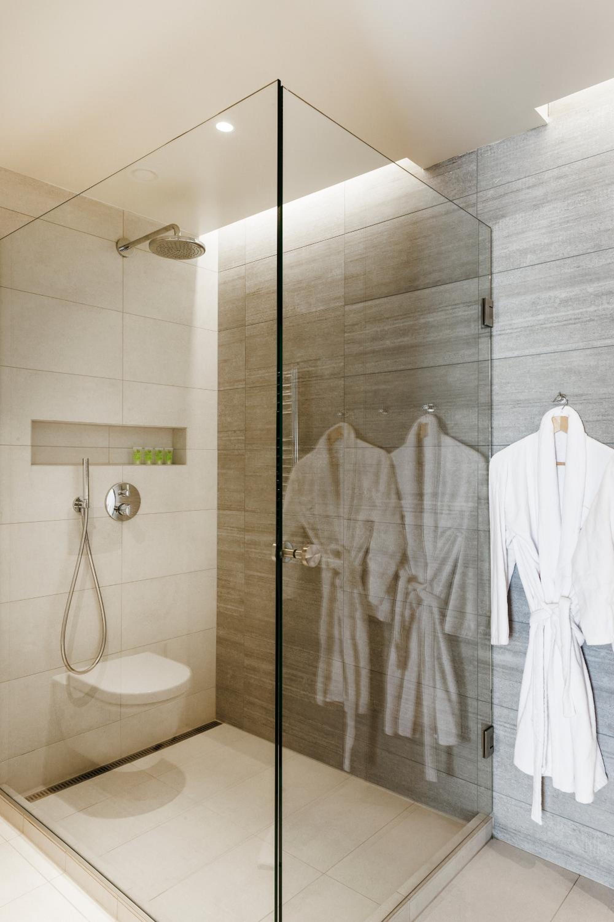 The Suite - Photo 10