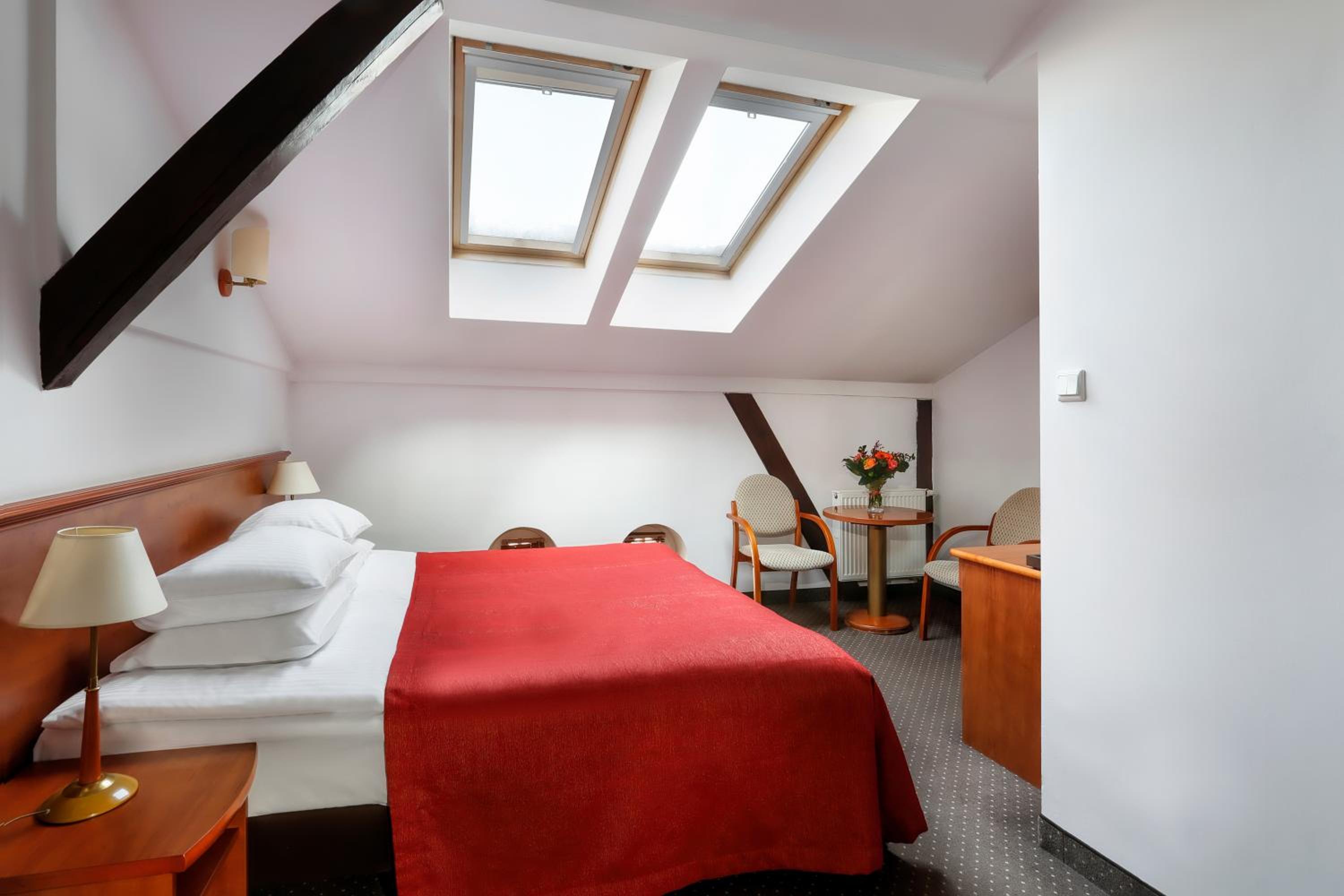 Standard Double or Twin Room - Photo 6