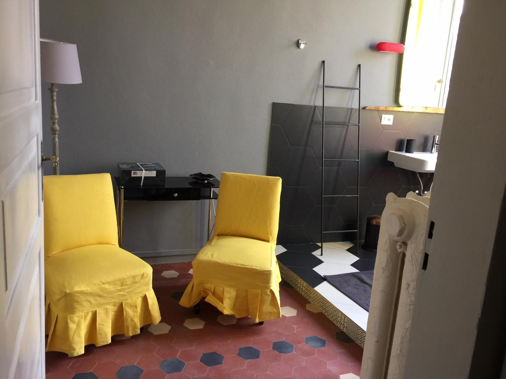 Deluxe Room - Photo 7