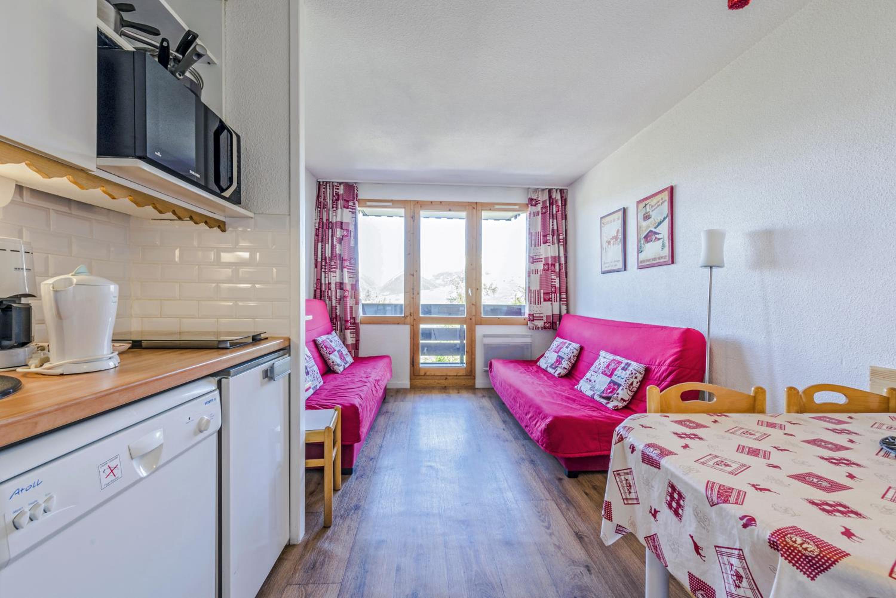Select Studio (4 People)
