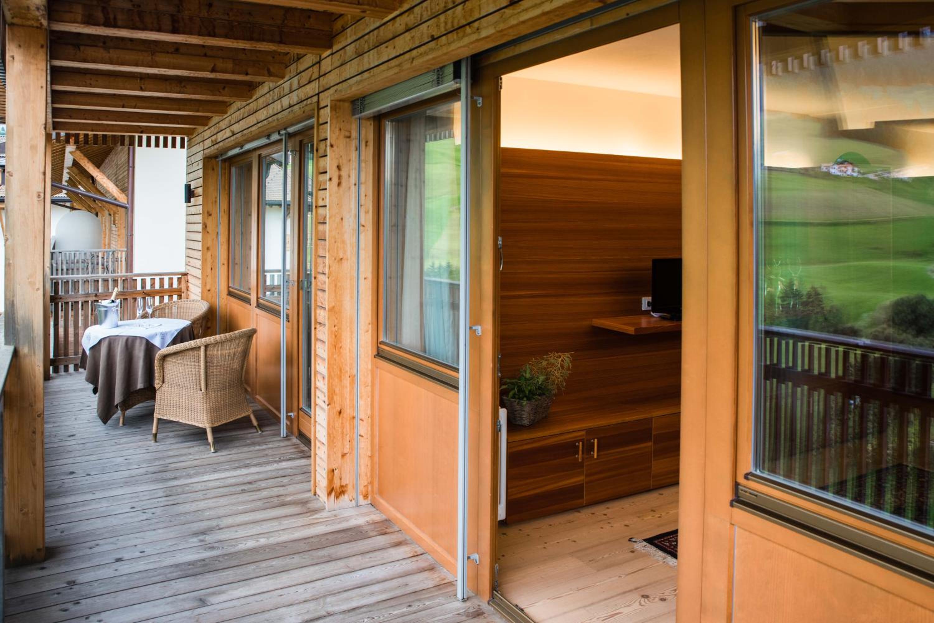 Suite with Mountain View and Balcony  photo 3