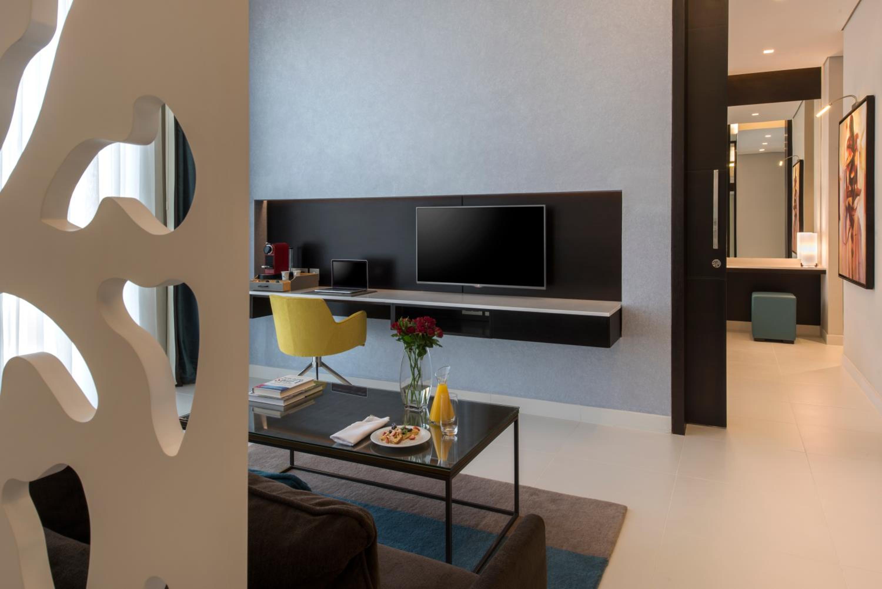 Deluxe One Bedroom Suite - Photo 5
