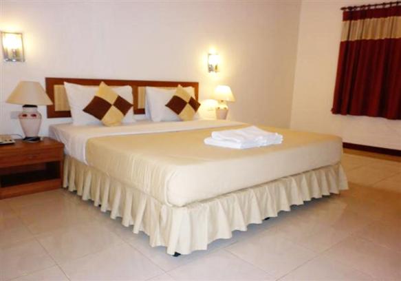 Deluxe Room - Photo 5
