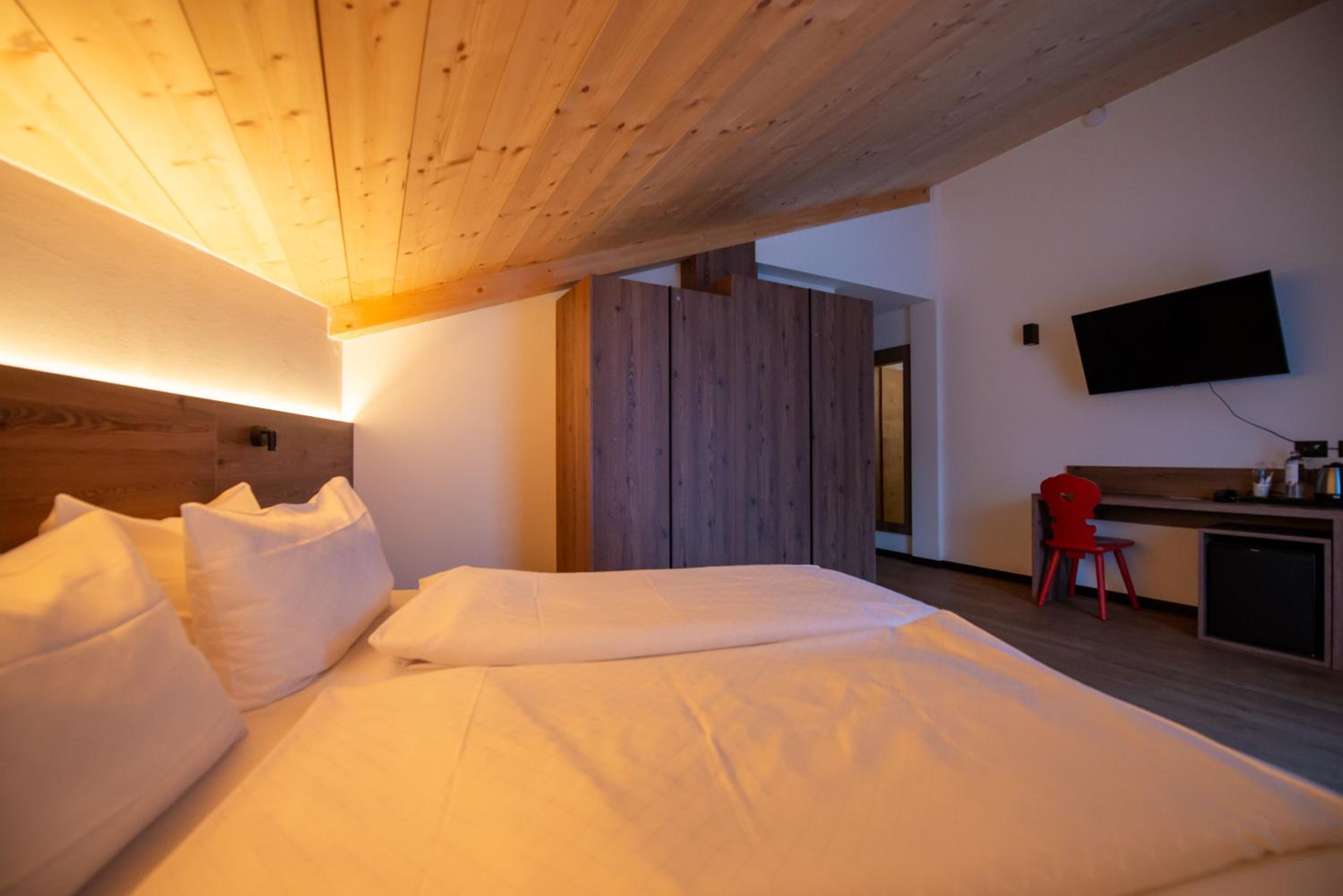 Superior Double or Twin Room with Mountain View photo 3