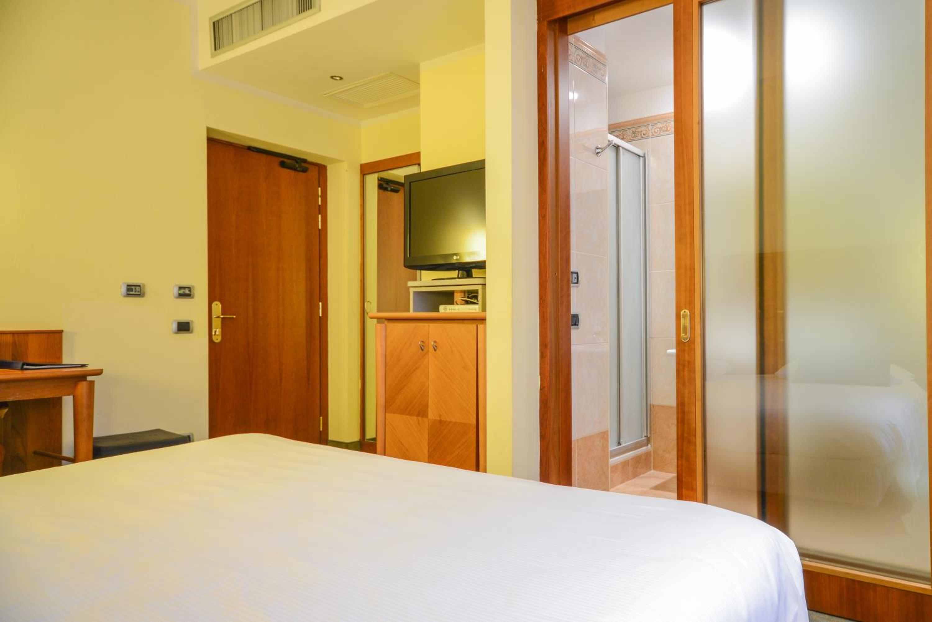 Standard Double Room - Photo 1