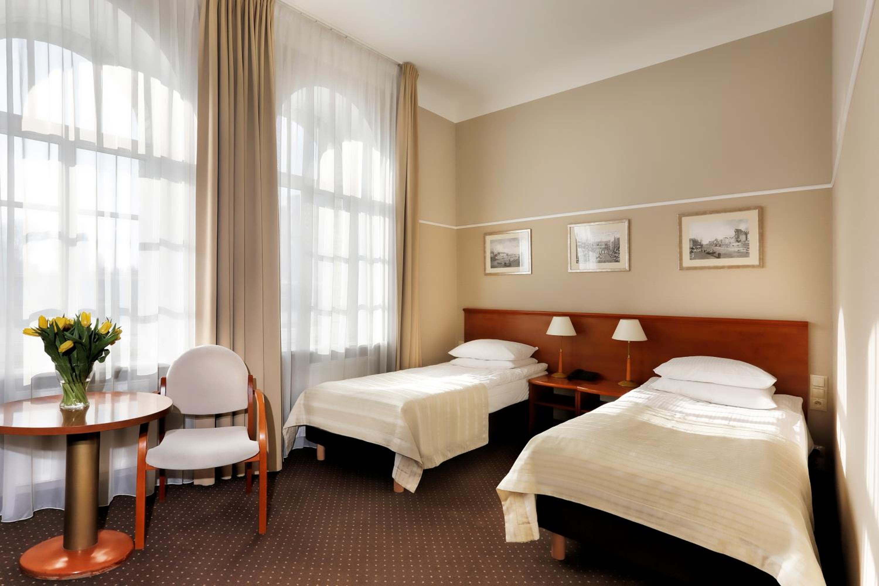 Standard Double or Twin Room - Photo 2