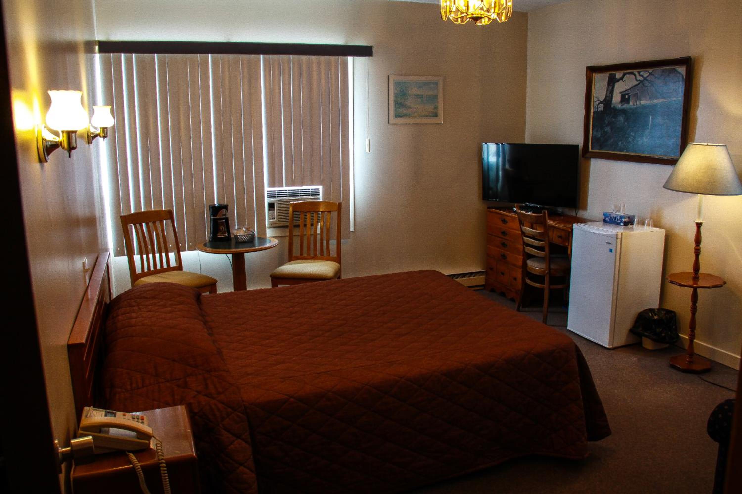 Queen Room with Sofa Bed photo 1