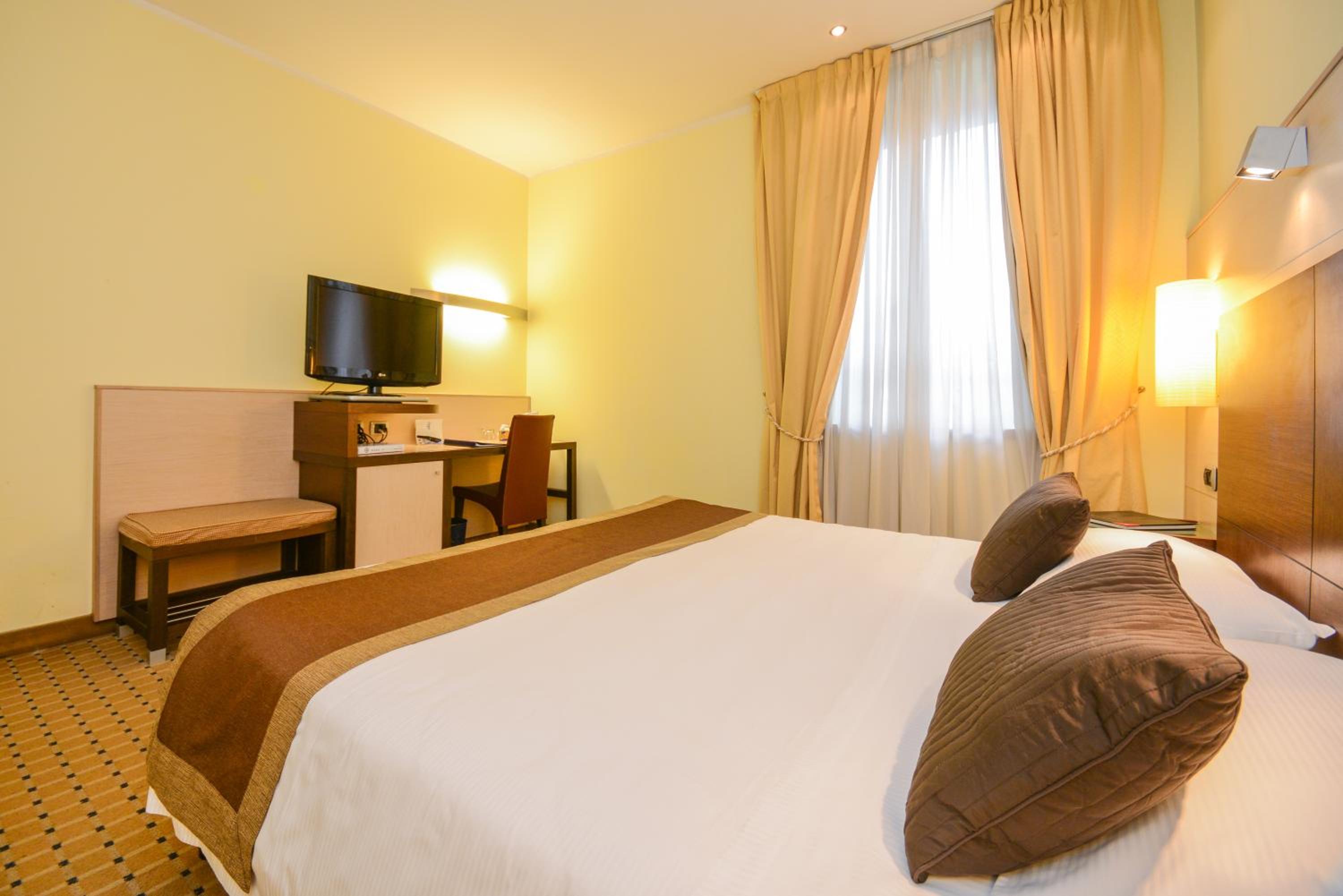 Standard Double Room - Photo 7