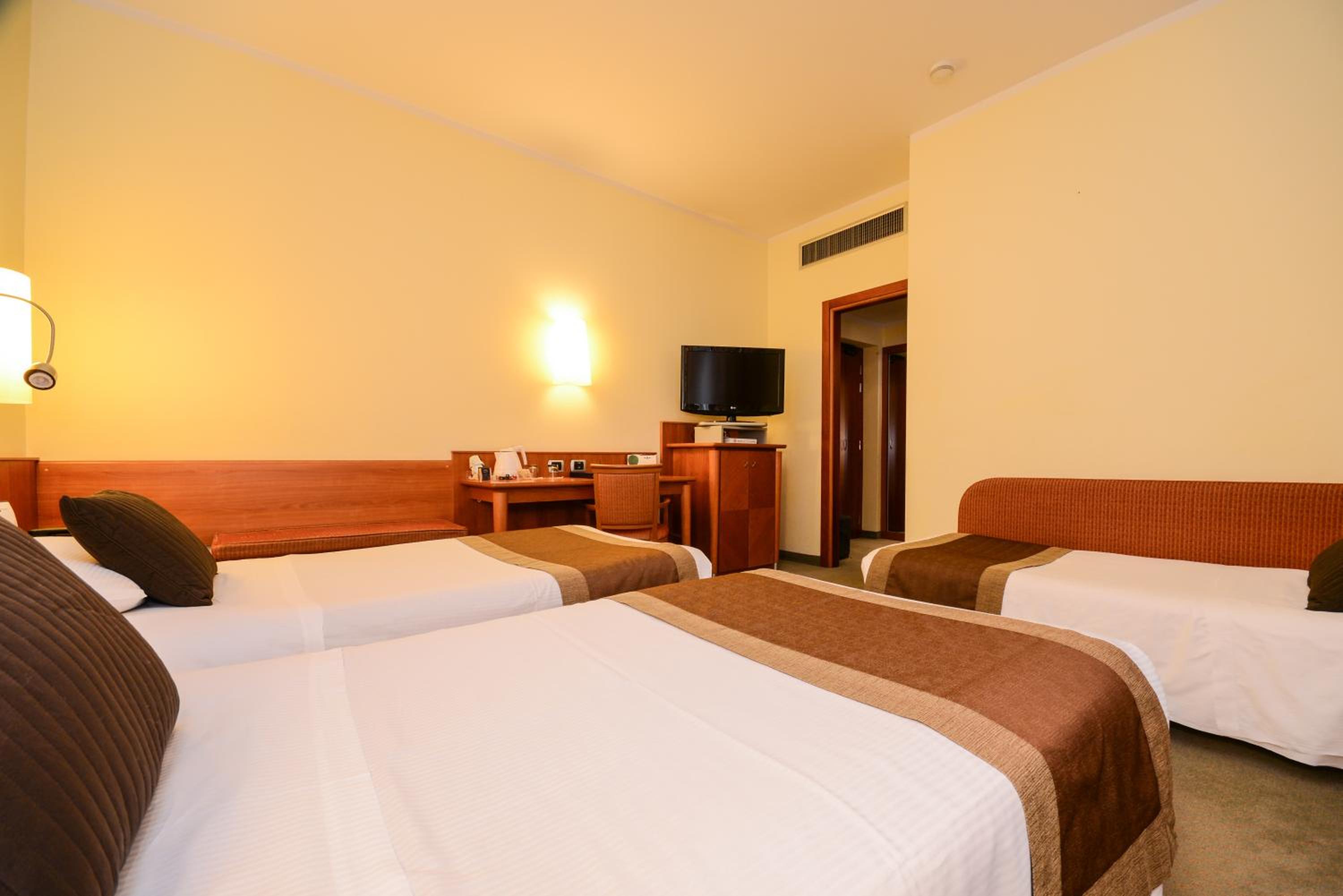 Standard Triple Room - Photo 4