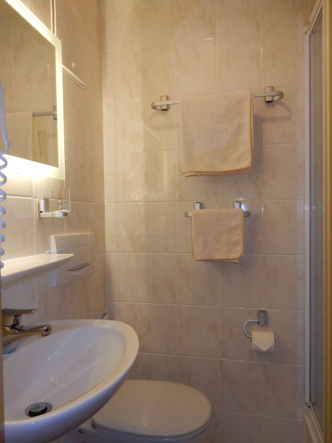 Single Room with Private Bathroom photo 2