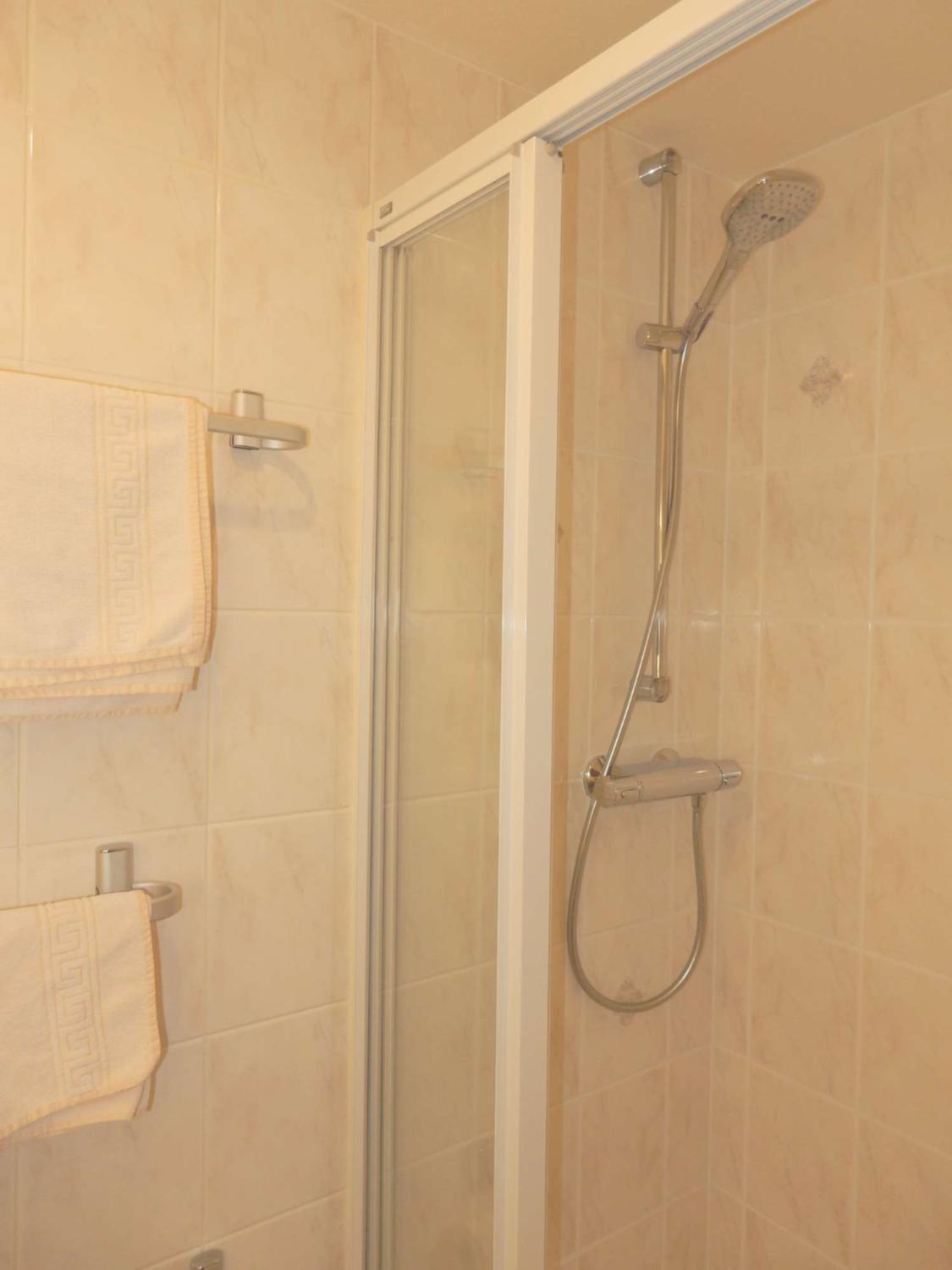 Single Room with Private Bathroom photo 3