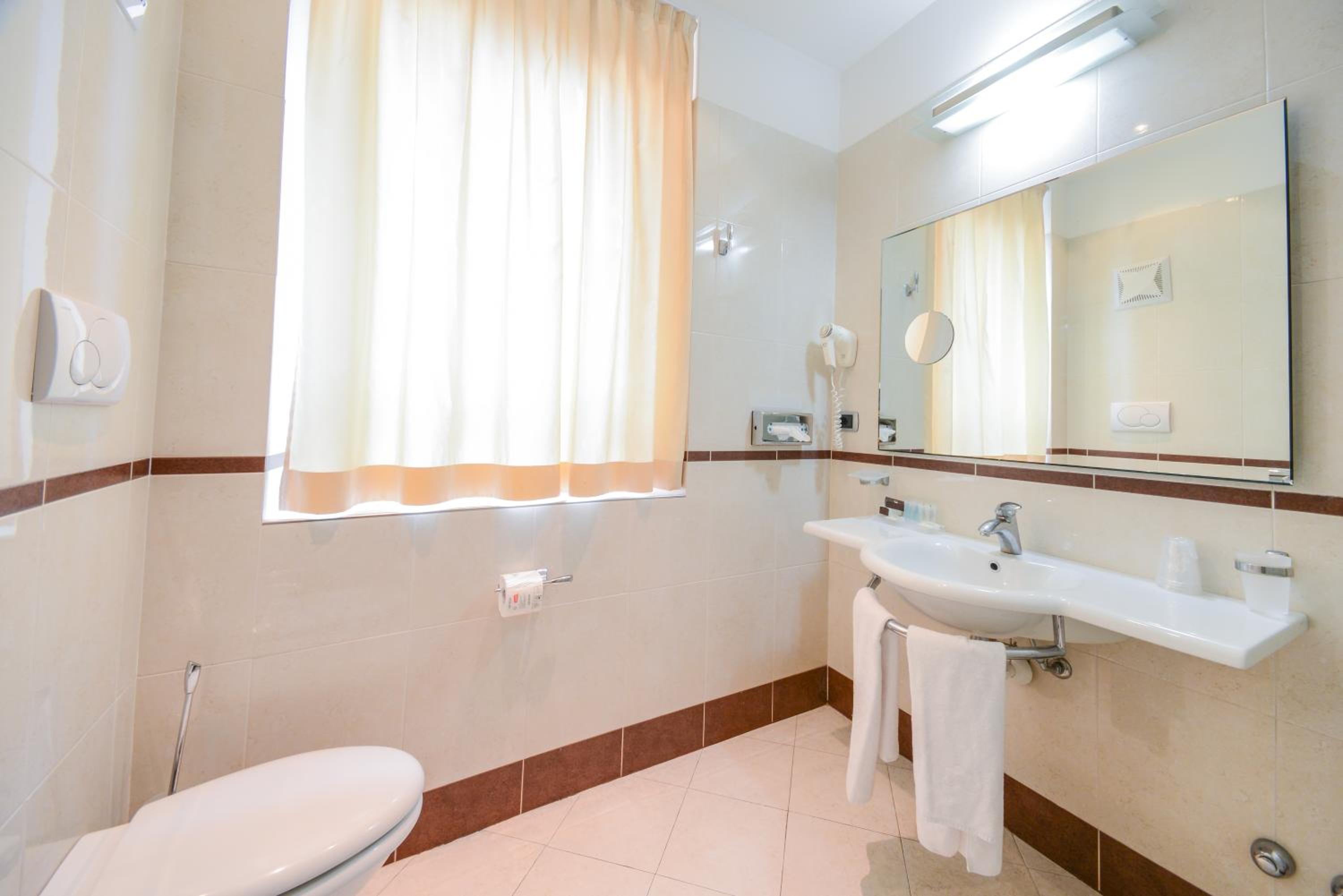 Standard Double Room - Photo 2