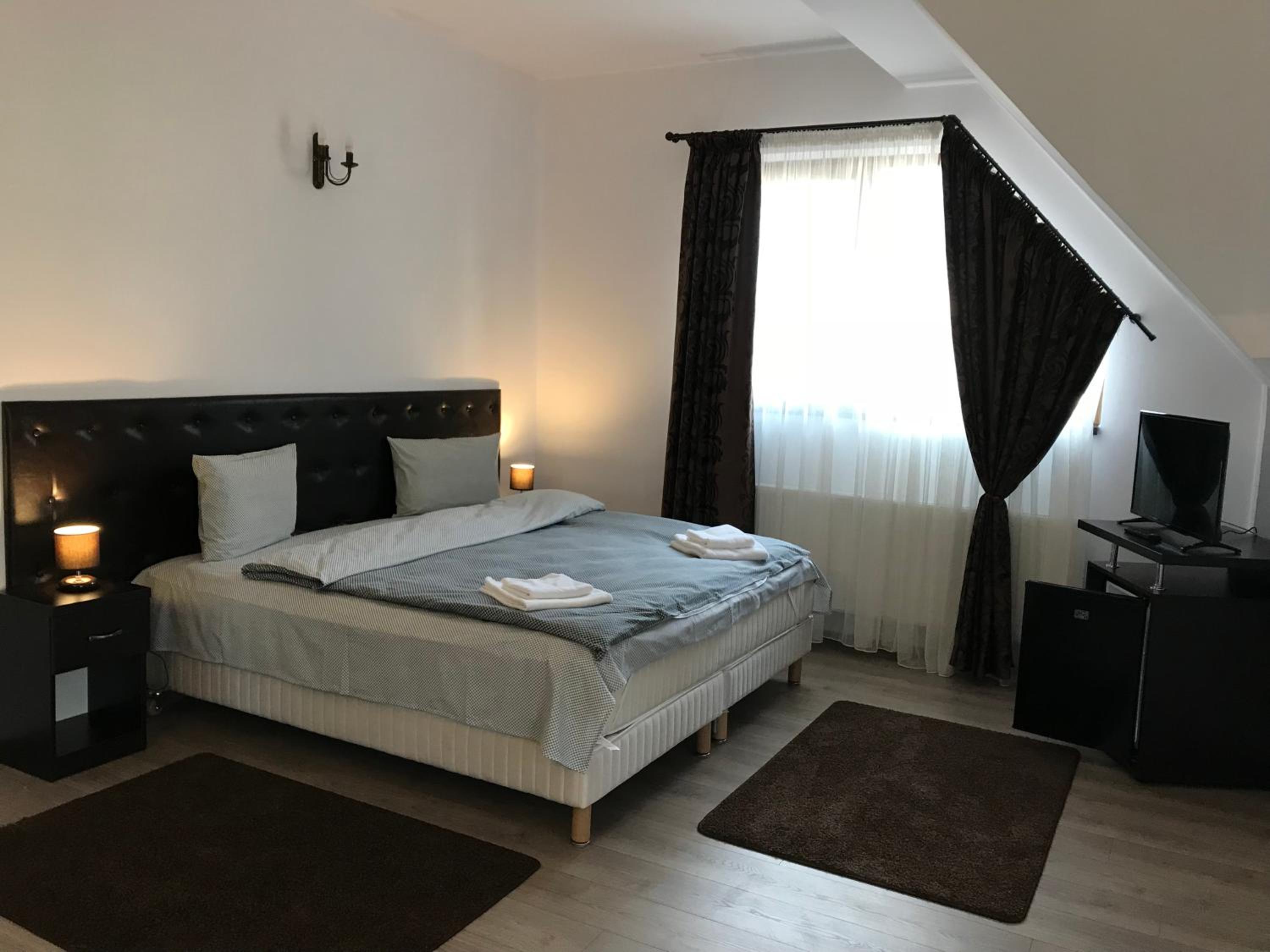 One-Bedroom Suite with Balcony