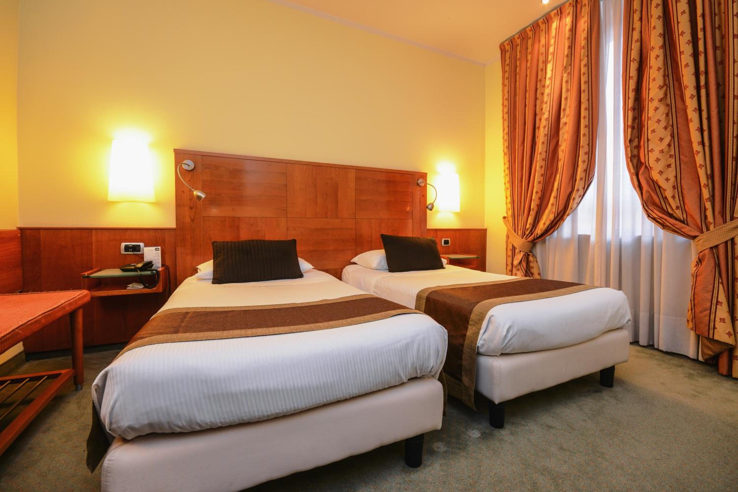 Twin Room - Photo 2