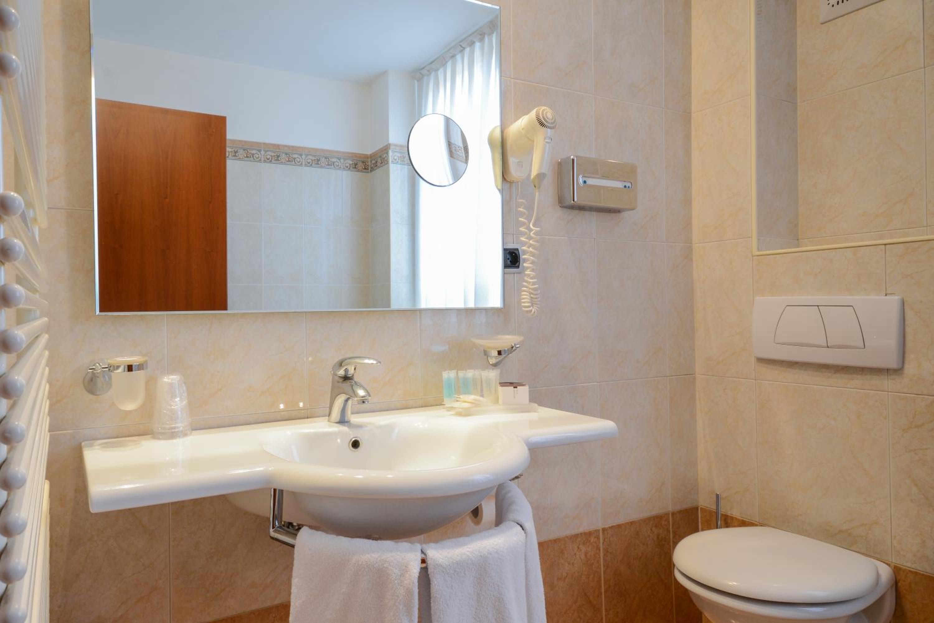 Standard Double Room - Photo 6