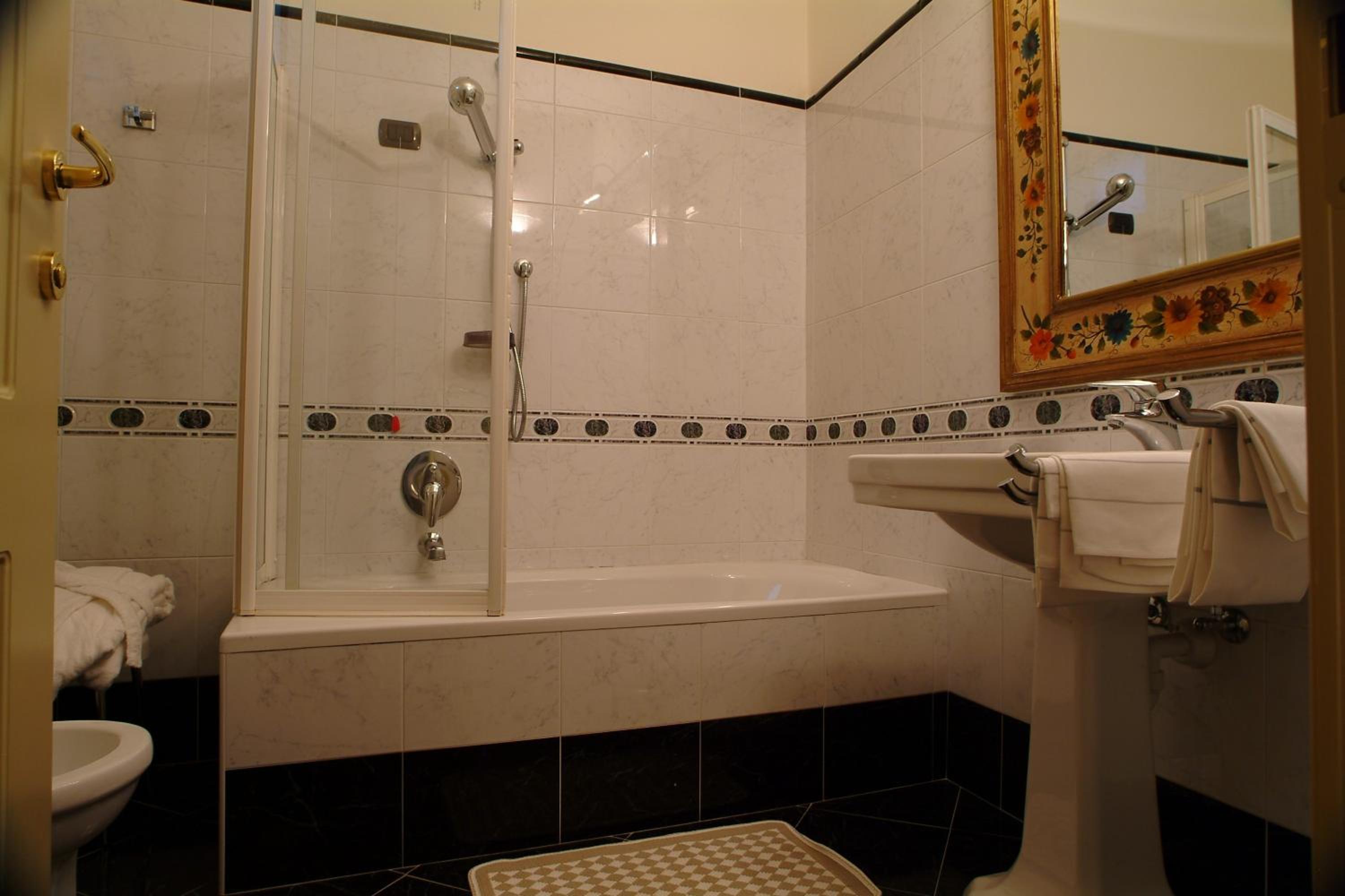 Double Room - Photo 22