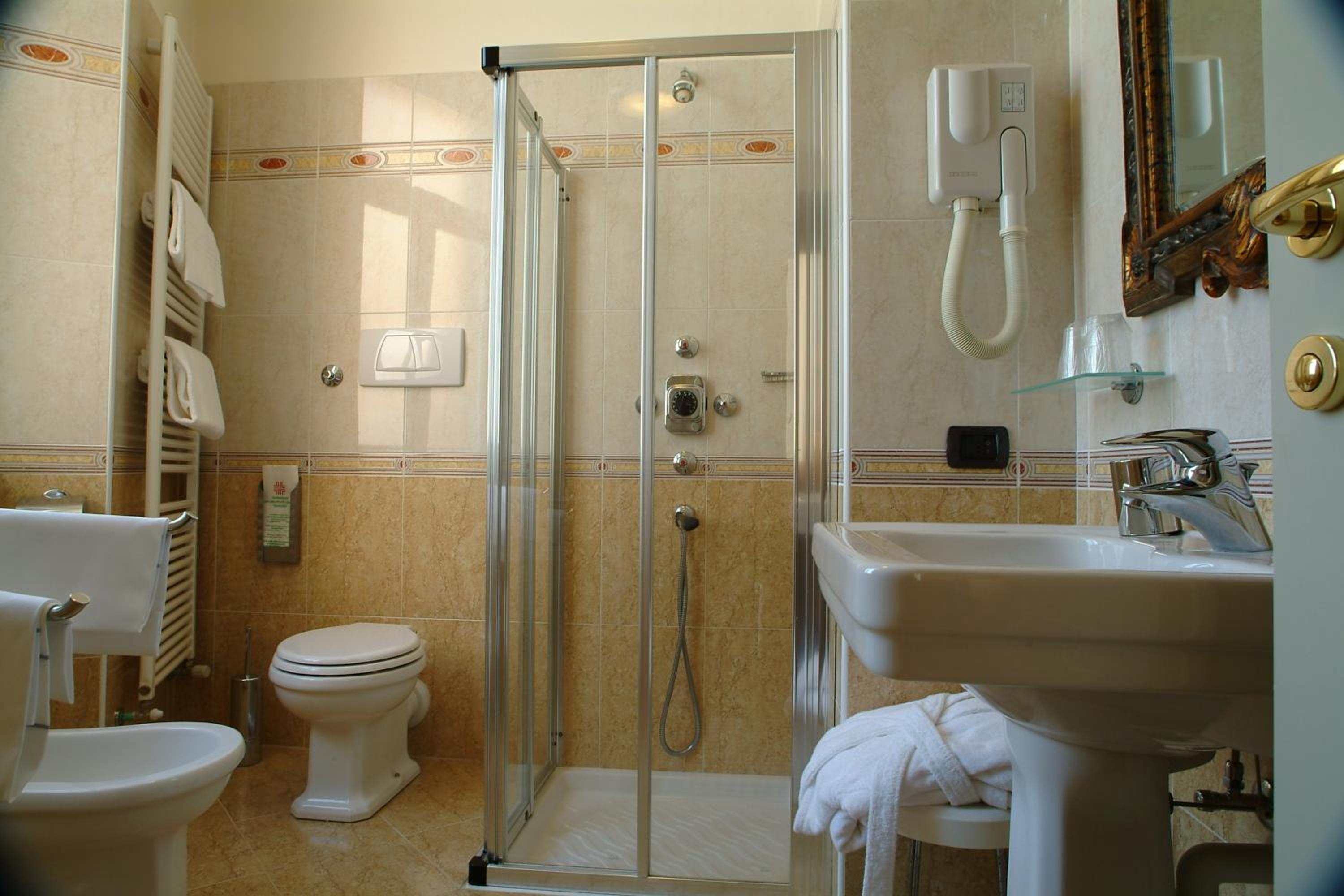 Double Room - Photo 14