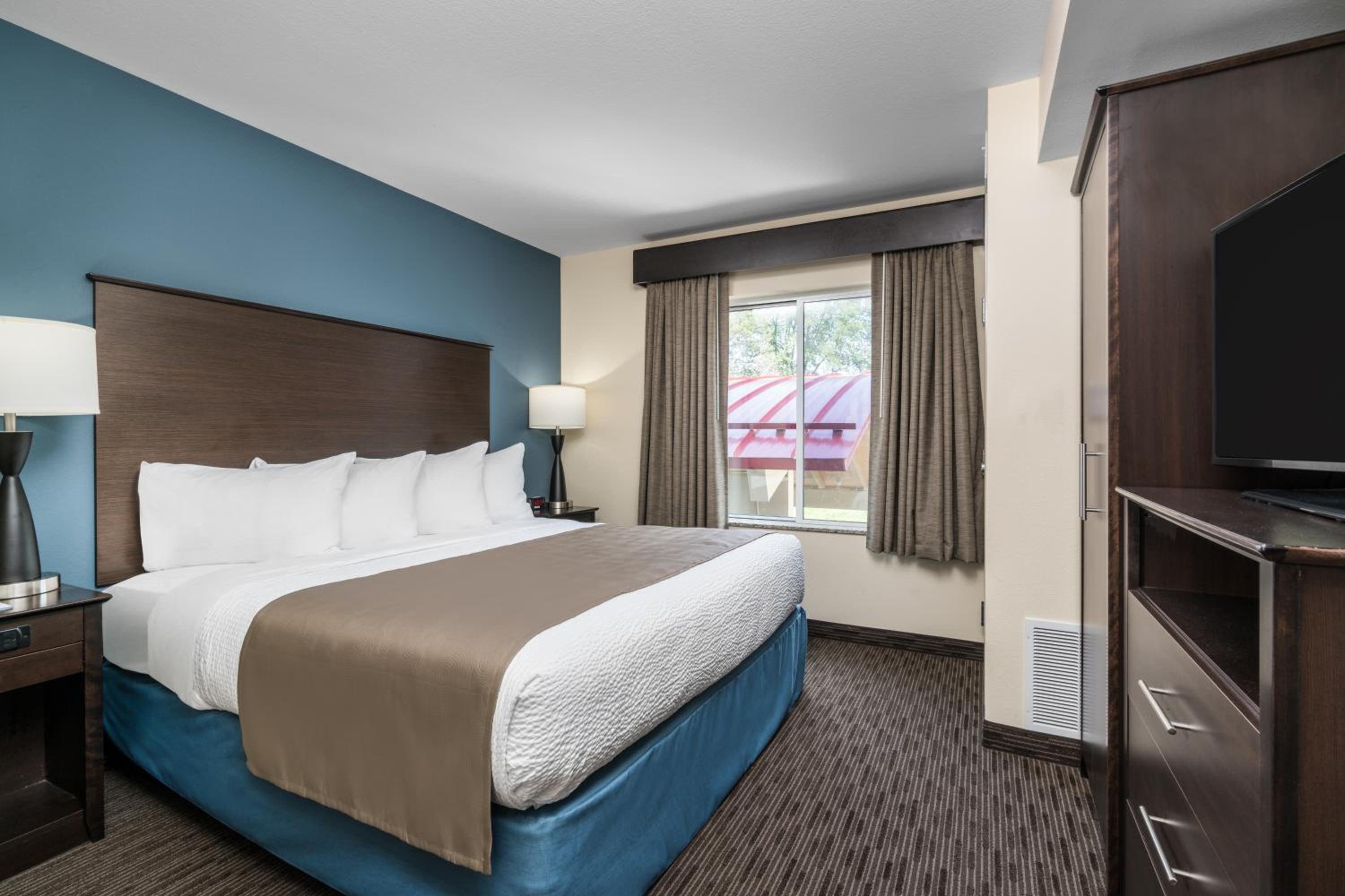 One-Bedroom King Suite - Non-Smoking