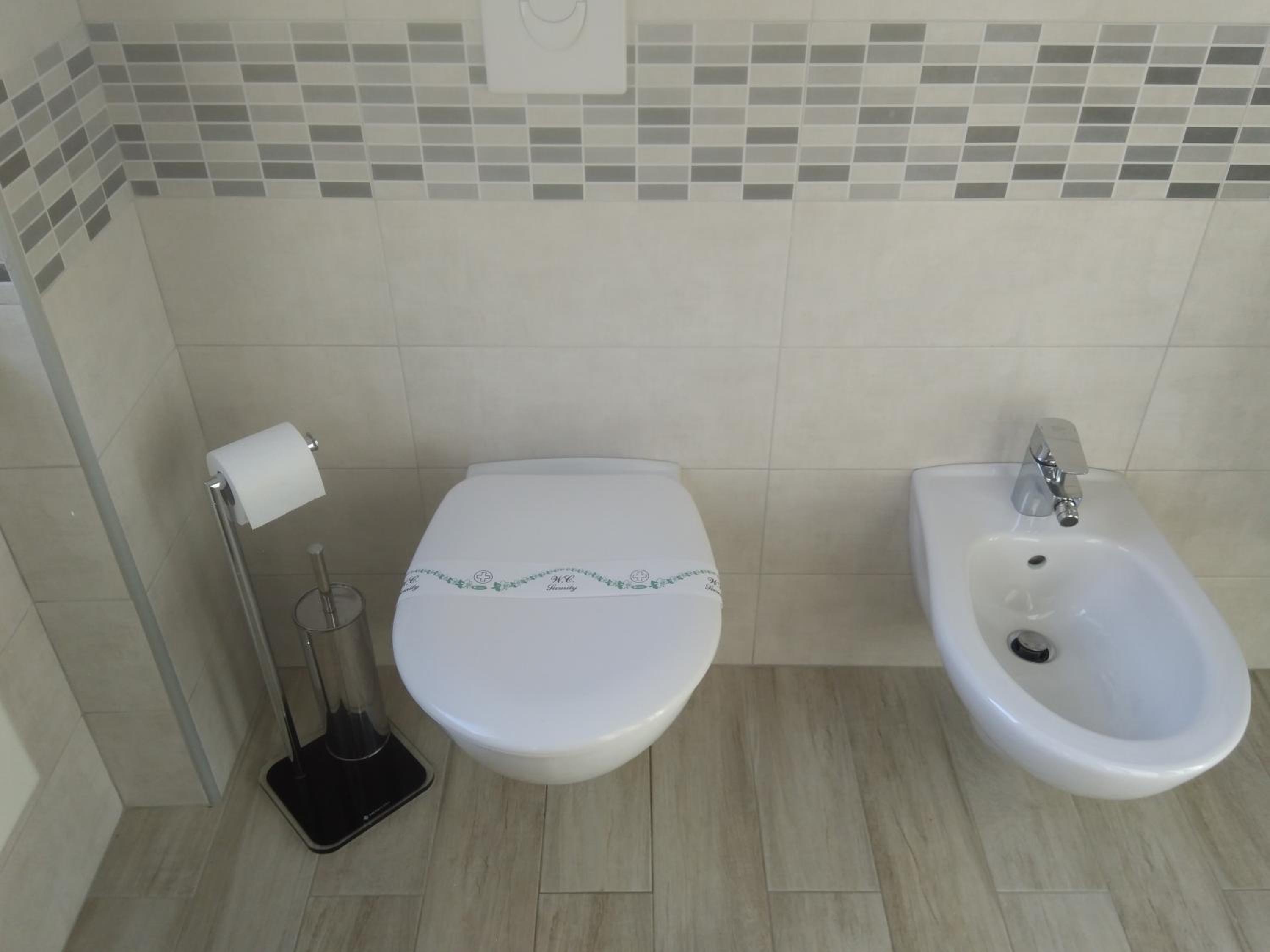 Double Room with Balcony - Photo 4