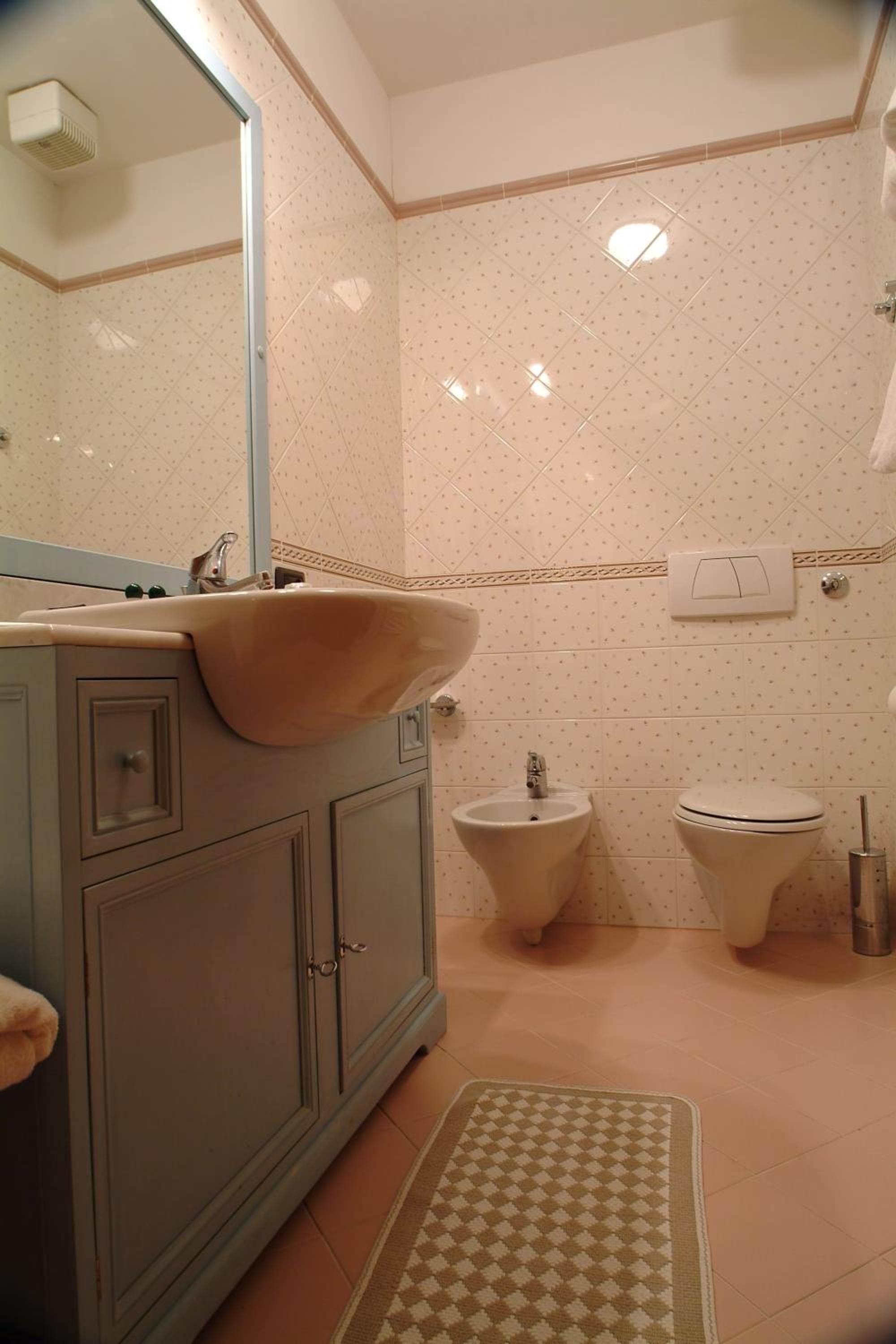 Double Room thumbnail 5