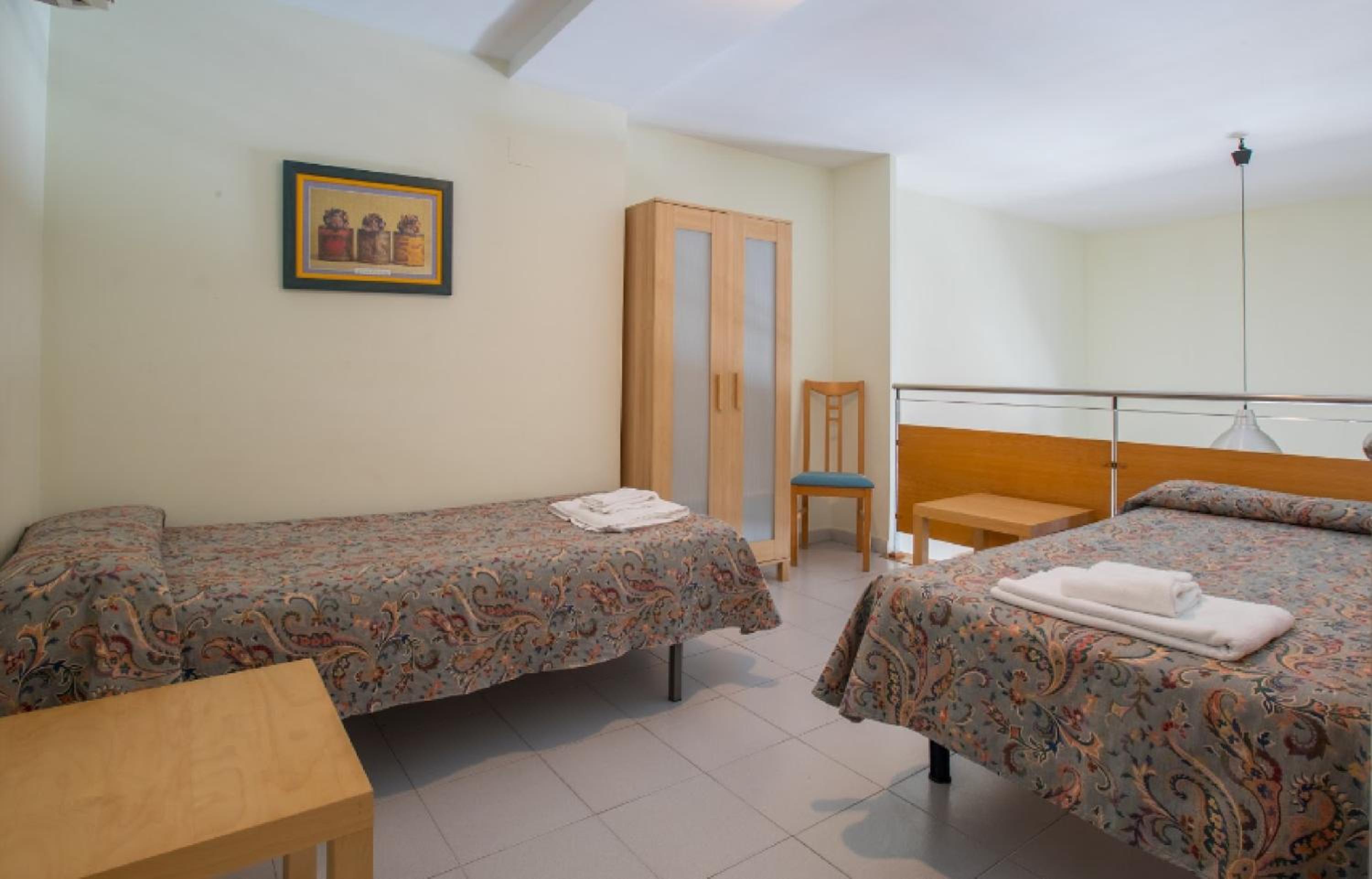Three-Bedroom Apartment with Balcony - Photo 20