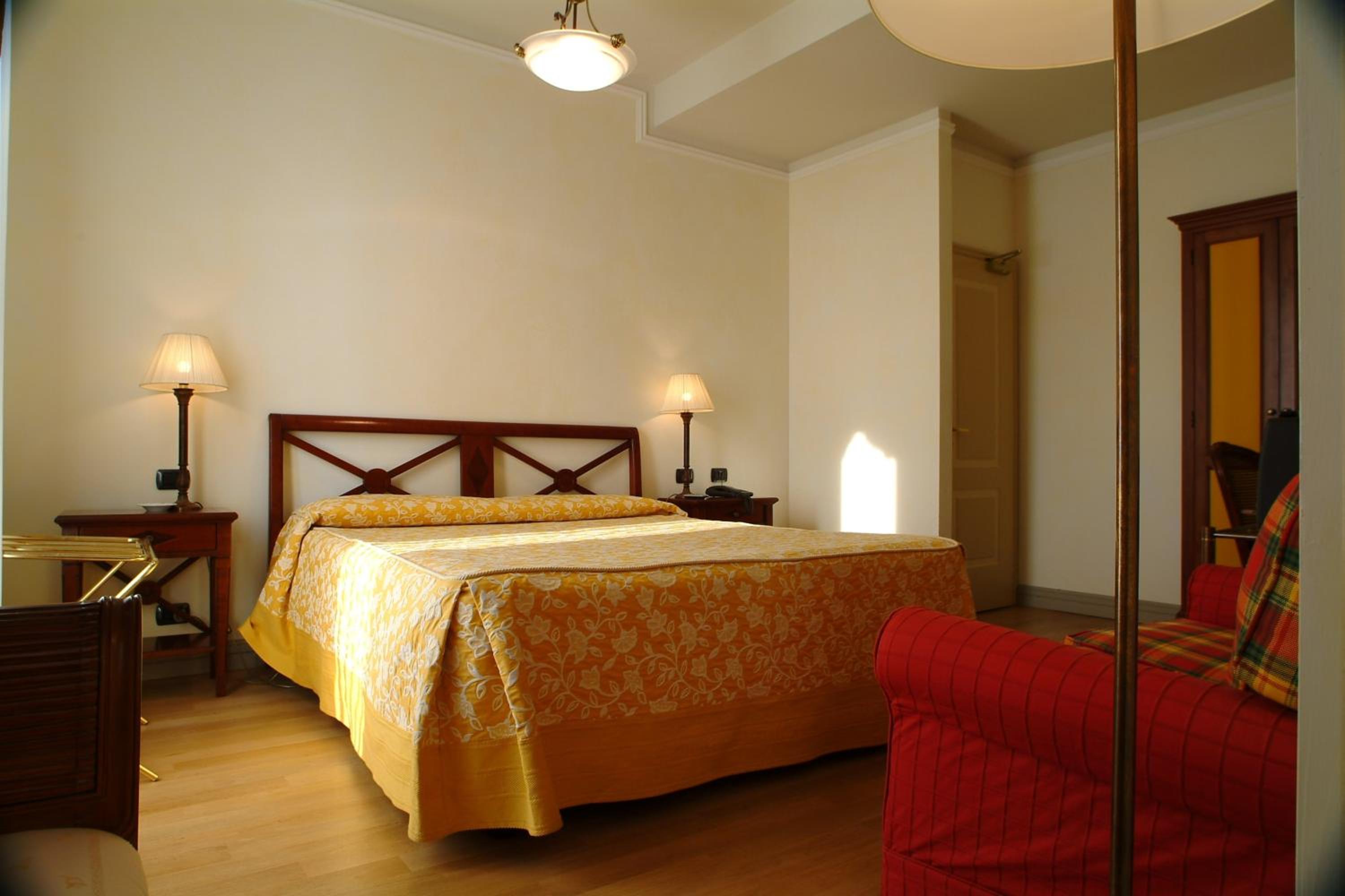 Double Room with Lake View - Photo 25
