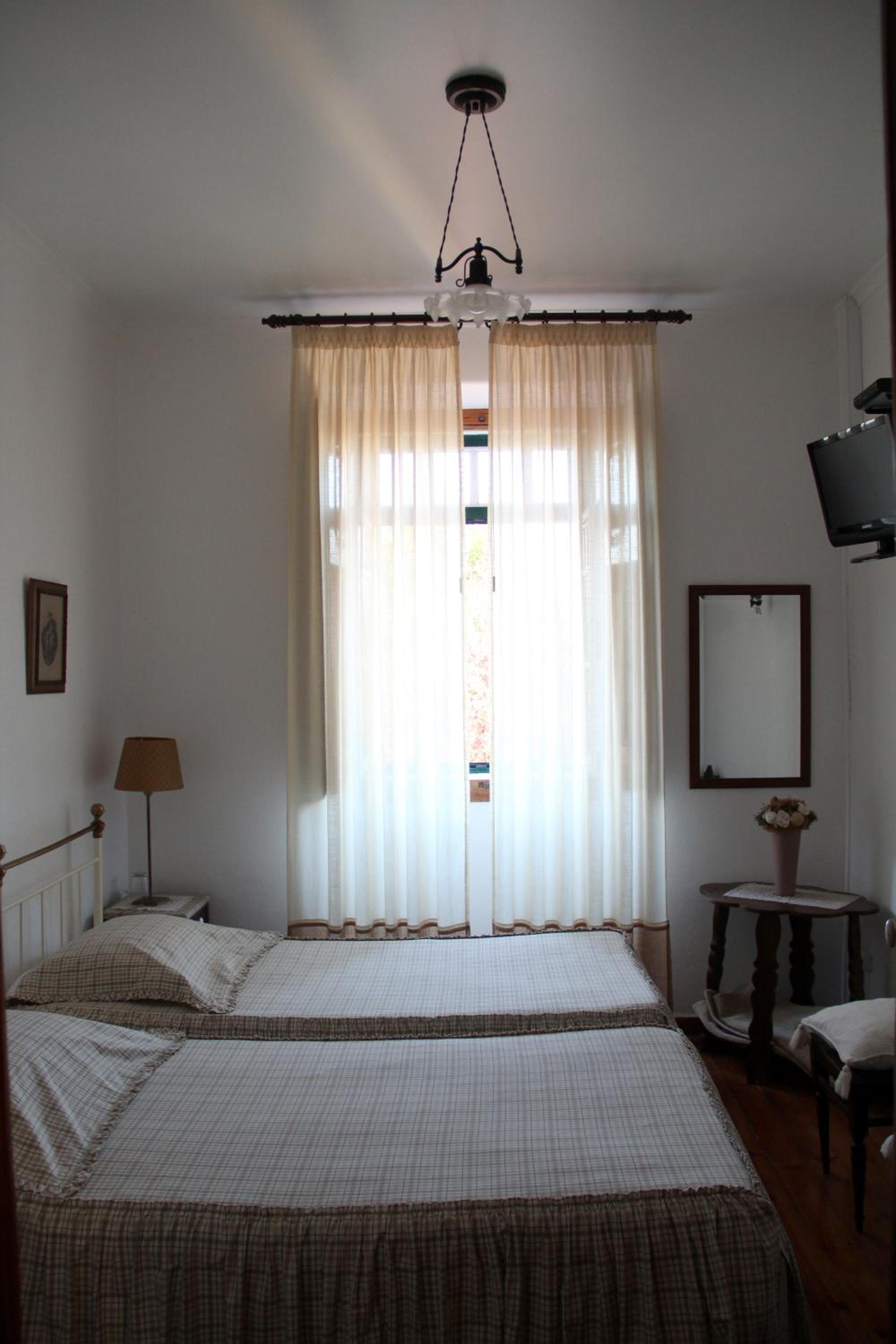 Twin Room - Photo 4